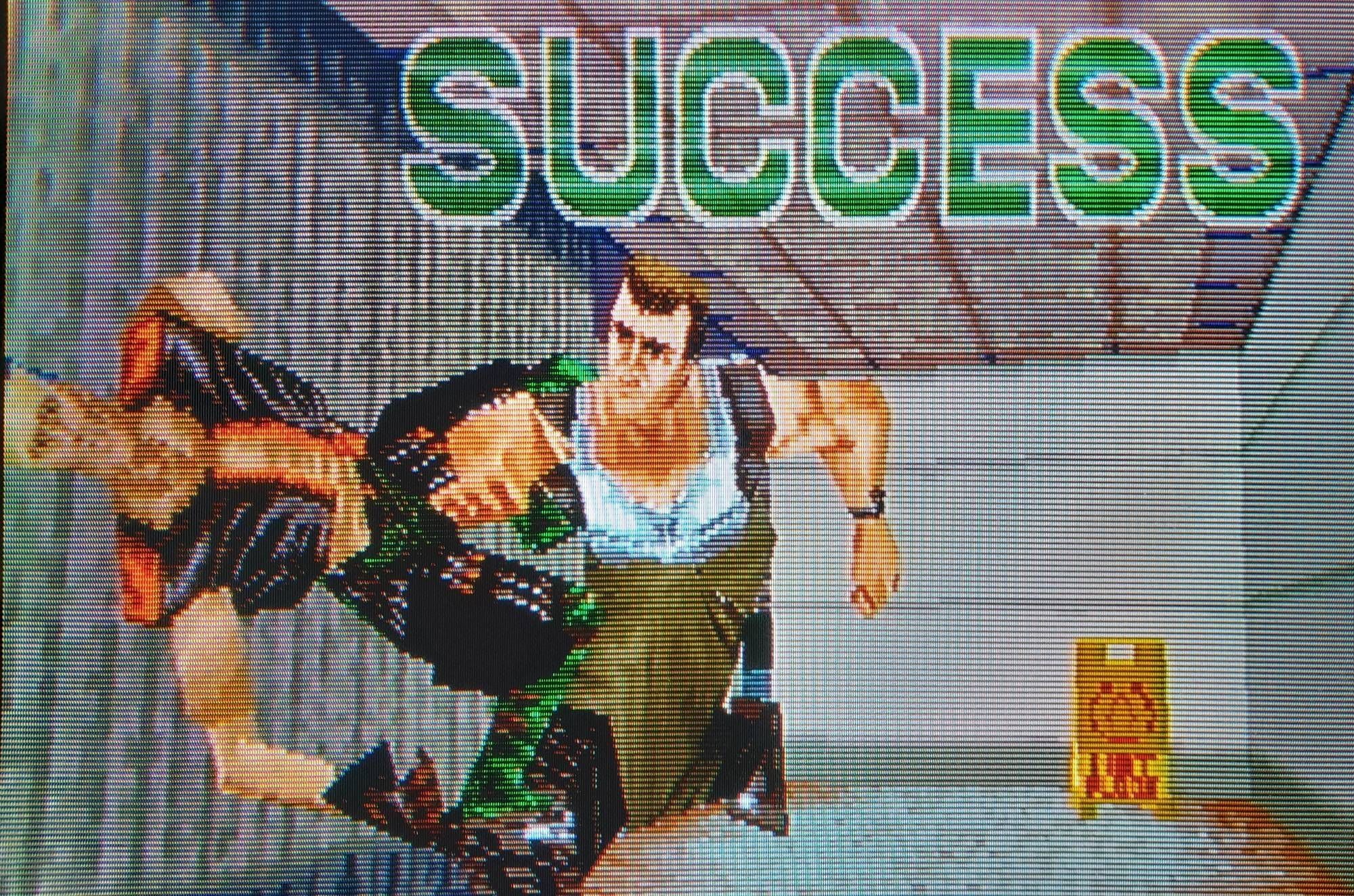 Bruce Willis knocks out a baddie during a QTE event in the Die Hard arcade game.