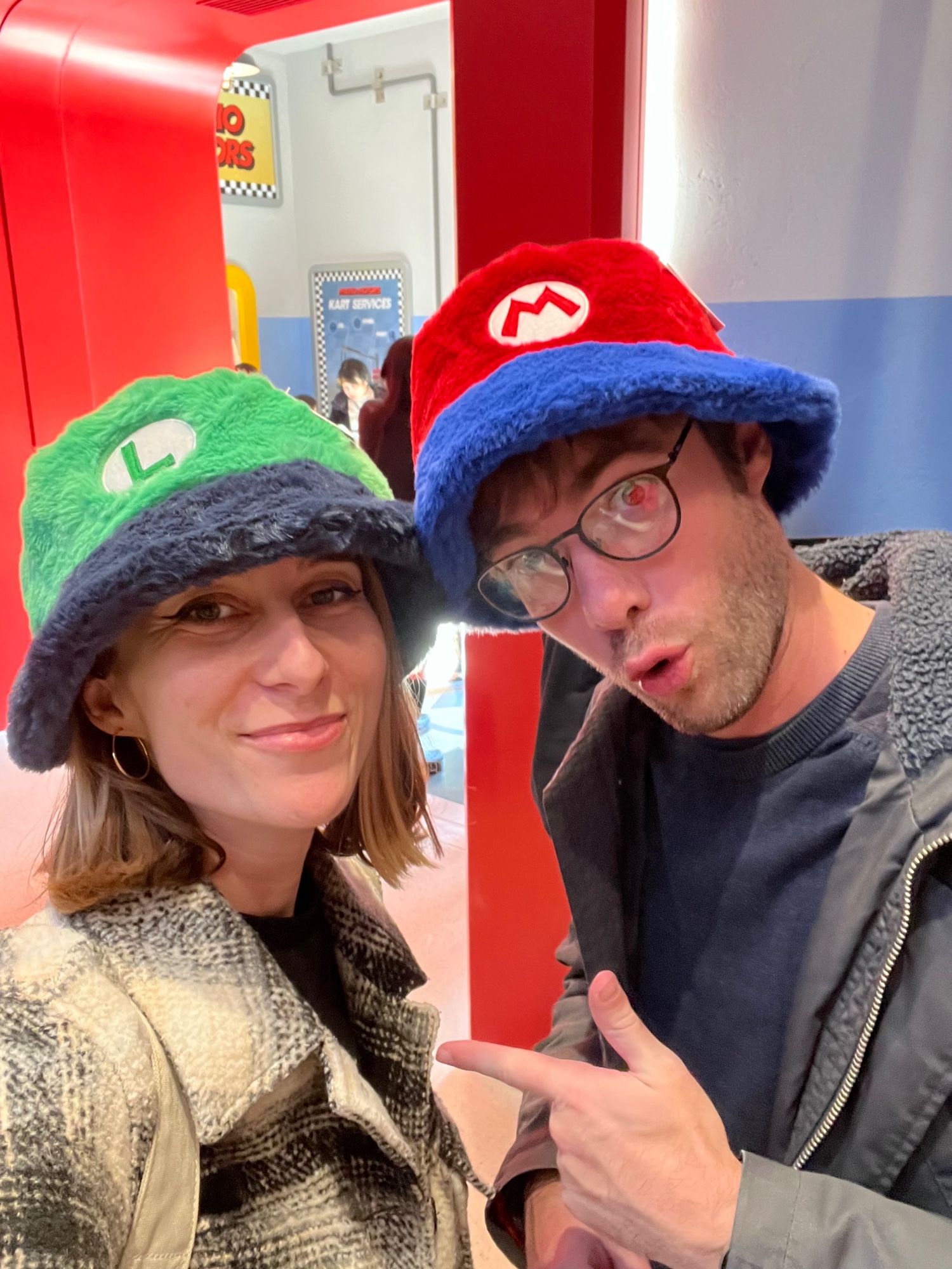 Mon chéri et moi avec des bobs Mario et Luigi