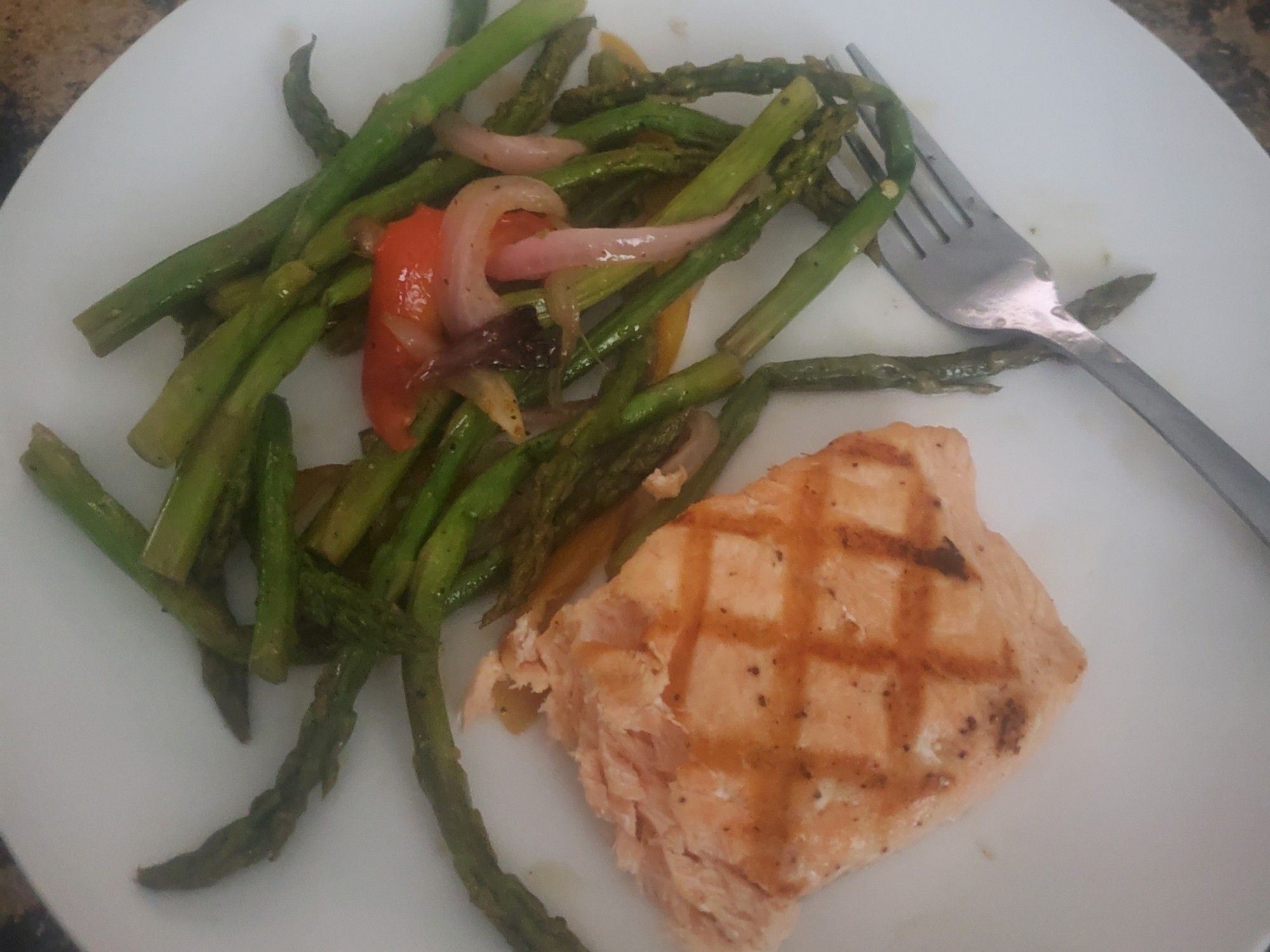 Grilled salmon with asparagus, onion, and bell pepper.