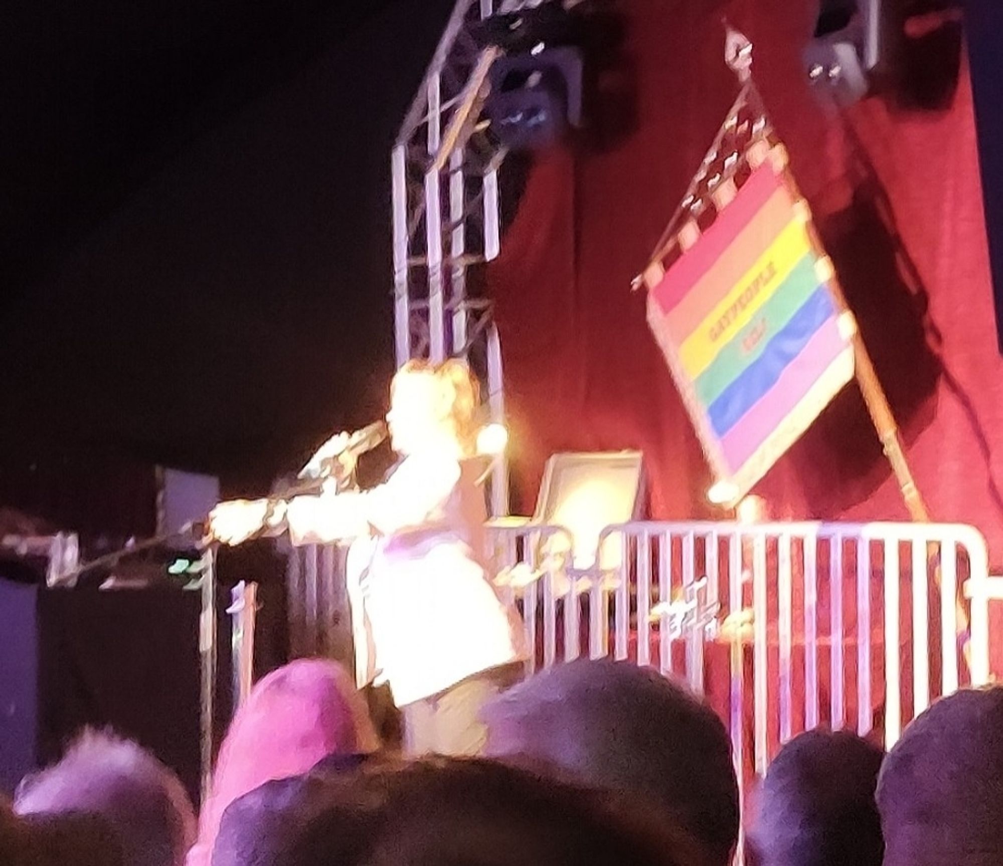 Nicki bei ihrem Auftritt im gaypeople-Zelt, Schützenfest Hannover