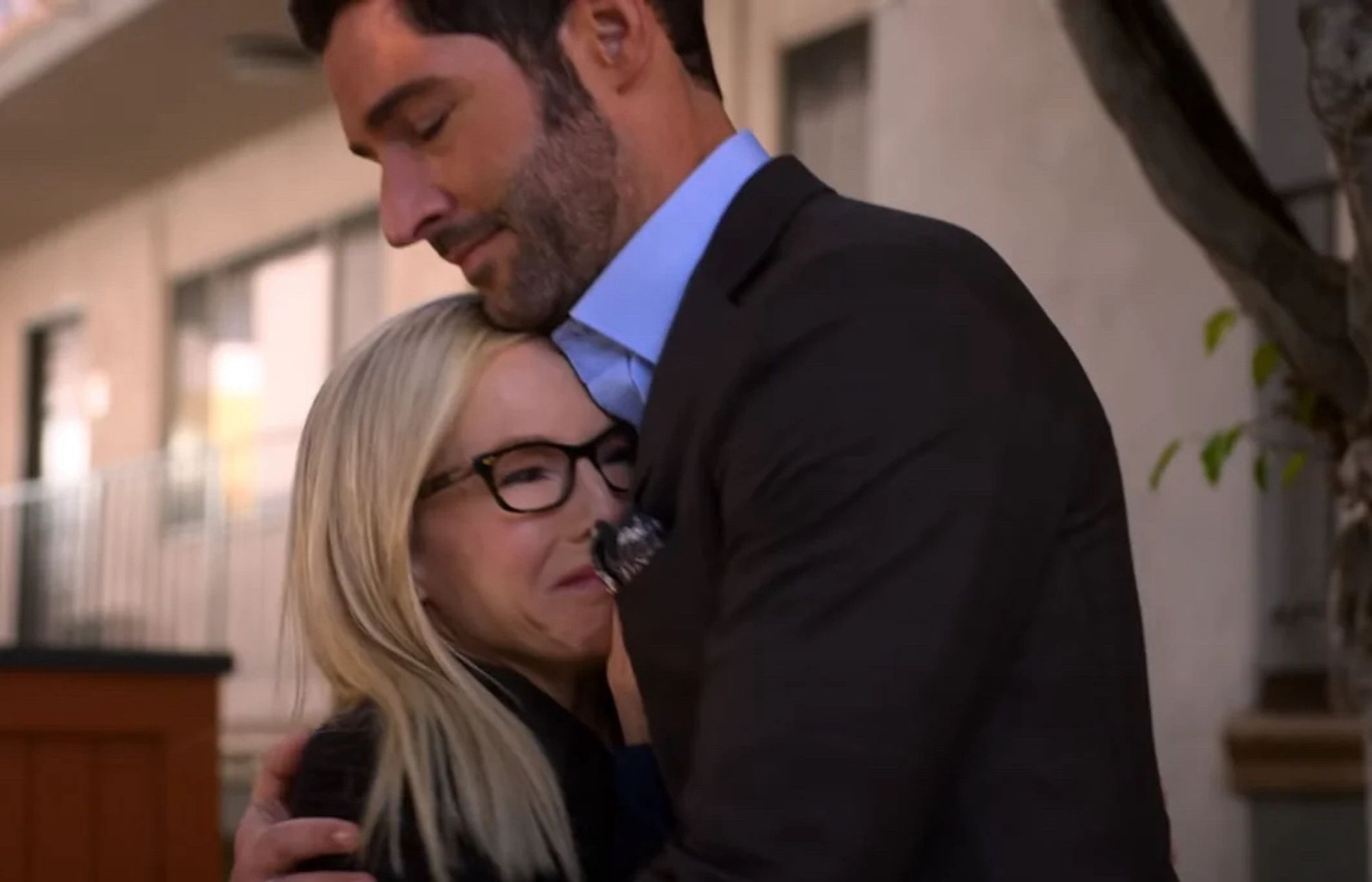 Screenshot of Lucifer Morningstar (Tom Ellis) embracing his friend and therapist Dr Linda Martin (Rachel Harris).