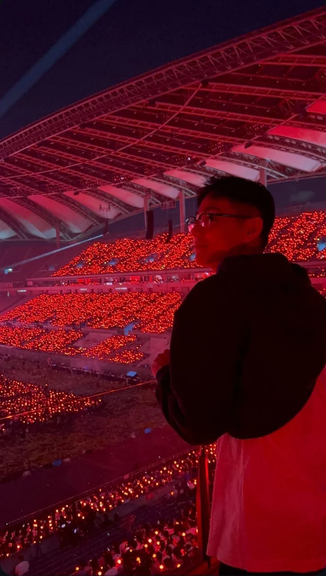 Tae in glasses, standing and looking over at the beautiful red sea of light. So glad he and Hobi (and other friends it looks like) got to have some fun!  Now I want to go rewatch IU's mv with Tae even though it makes me cry (sigh).