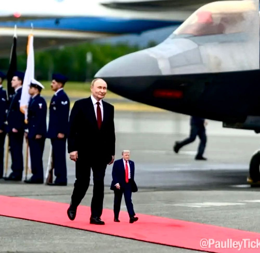 Photoshopped image of Putin and a very small Trump on the red carpet in Alaska.