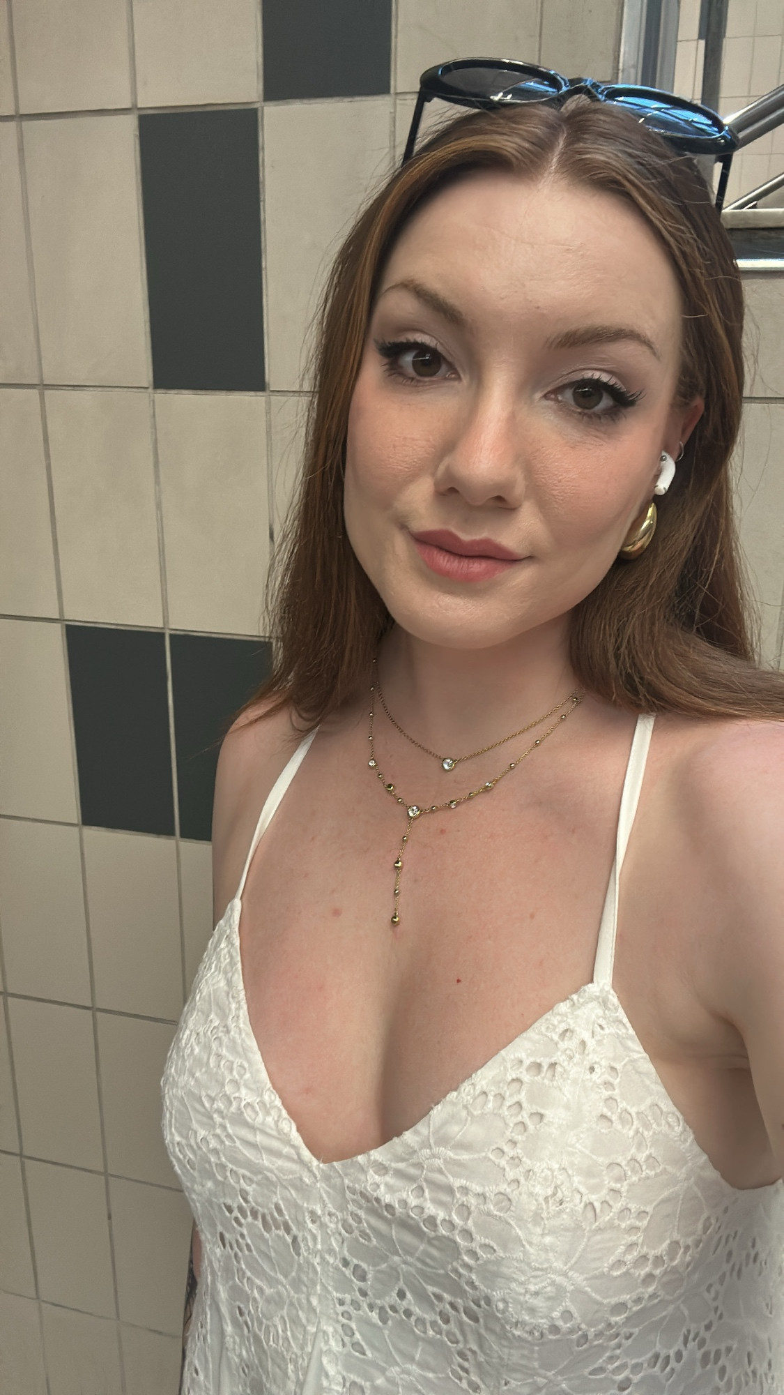 Selfie looking DOLLED UP in a cute summer dress that u can only see the top of 💅