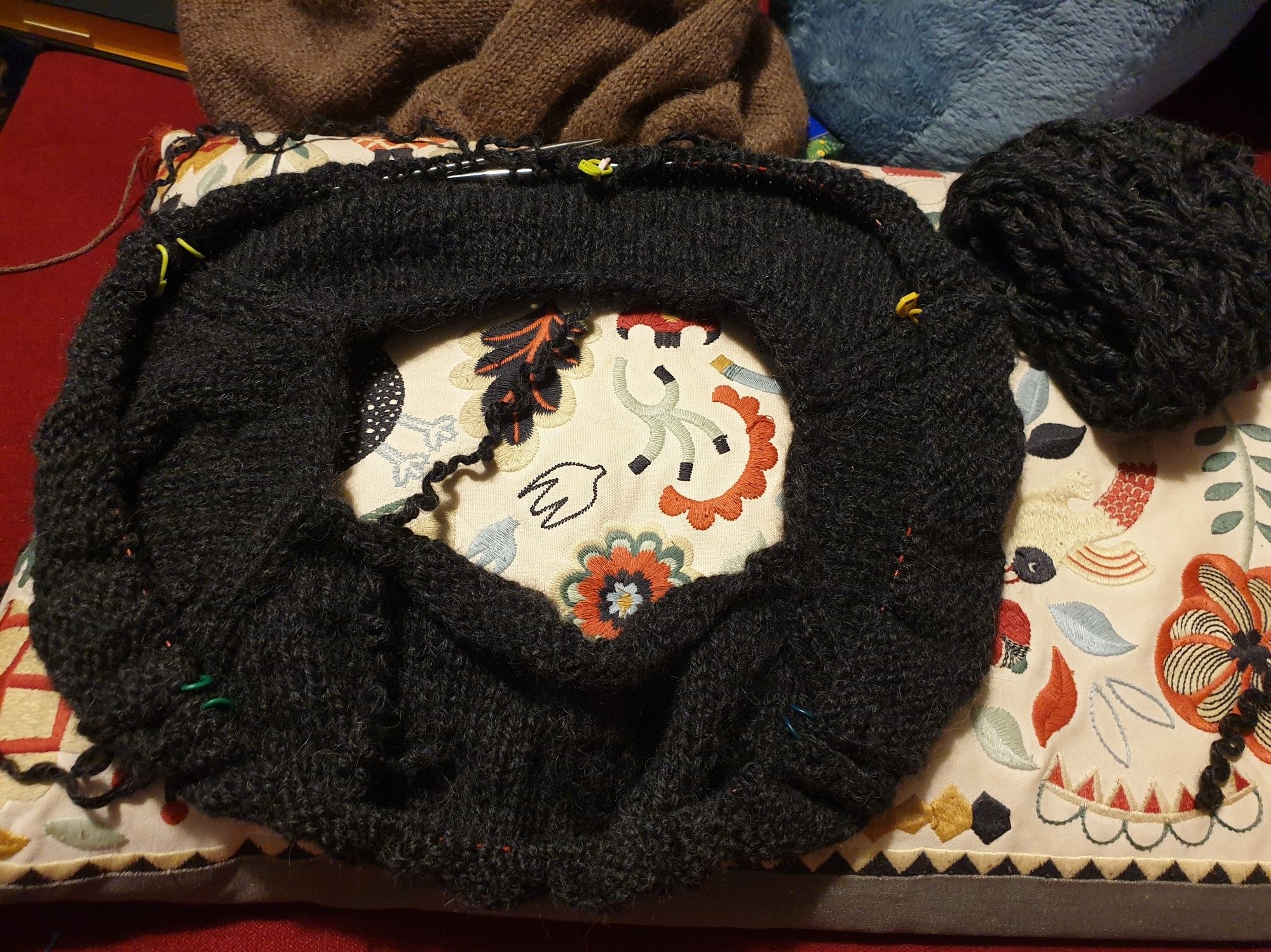 Wip of a raglan sweater knit in the round. It is made of dark grey wool.