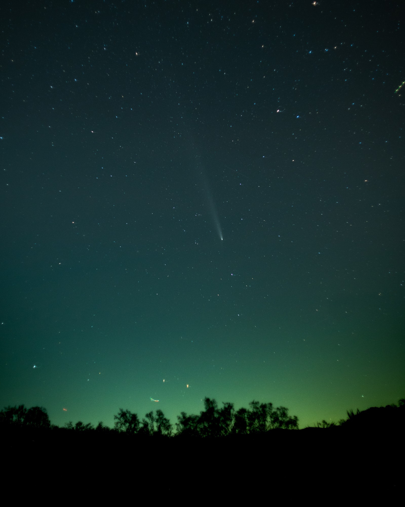 the comet above the horizon