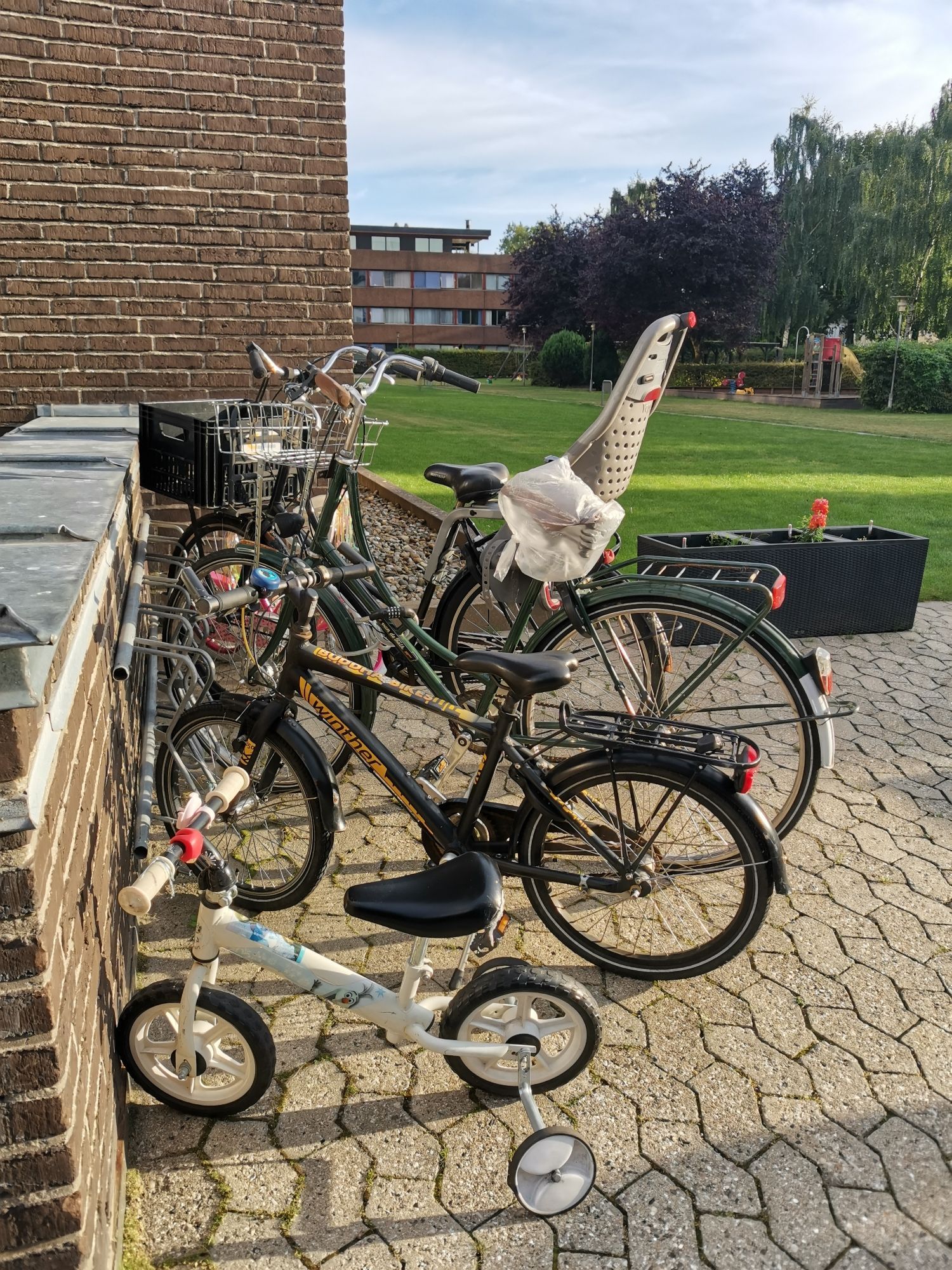 Un famille de vélo.
Du petit avec ses petites roues au plus grand.