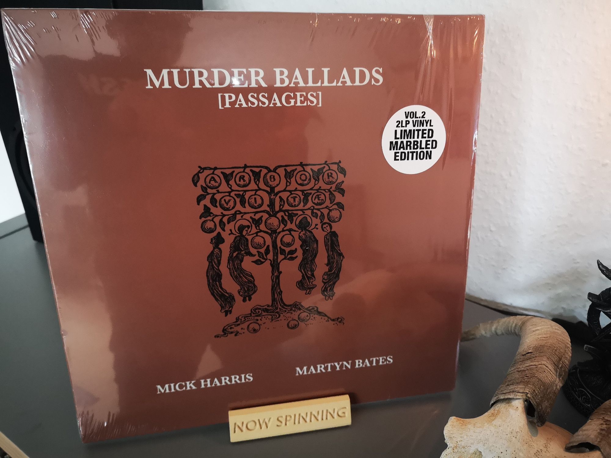 Braunes LP Cover mit Ornamenten. Aufschrift 'Murder Ballads (Passages) - Mick Harris, Martyn Bates'