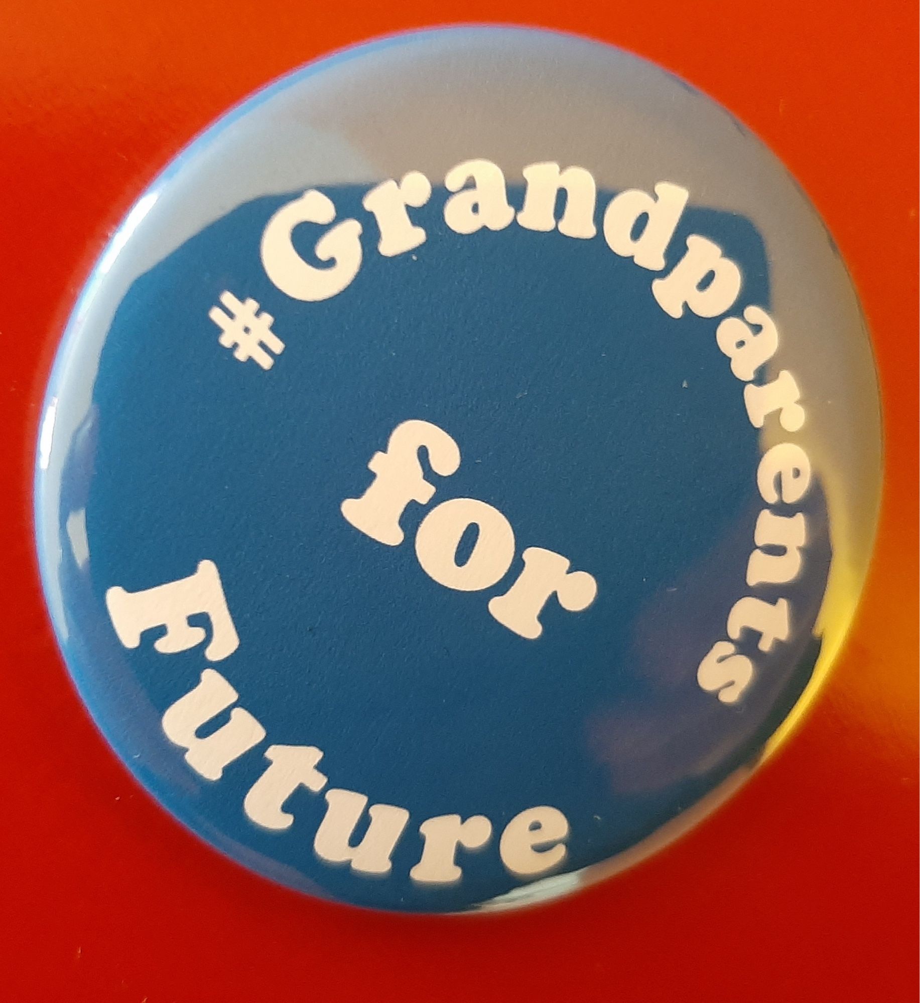 Button mit der Aufschrift: Grandparents for Future.