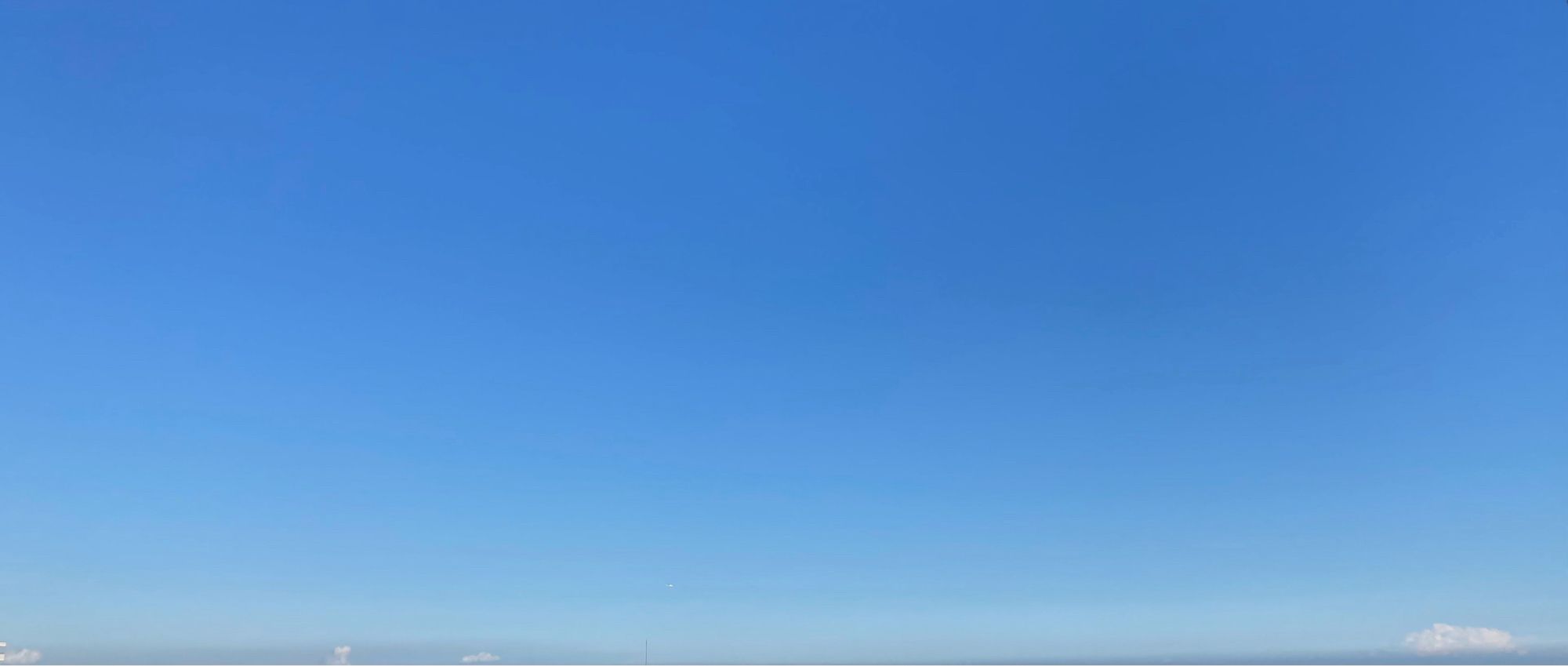 青空の写真です。気持ち良い天気です。