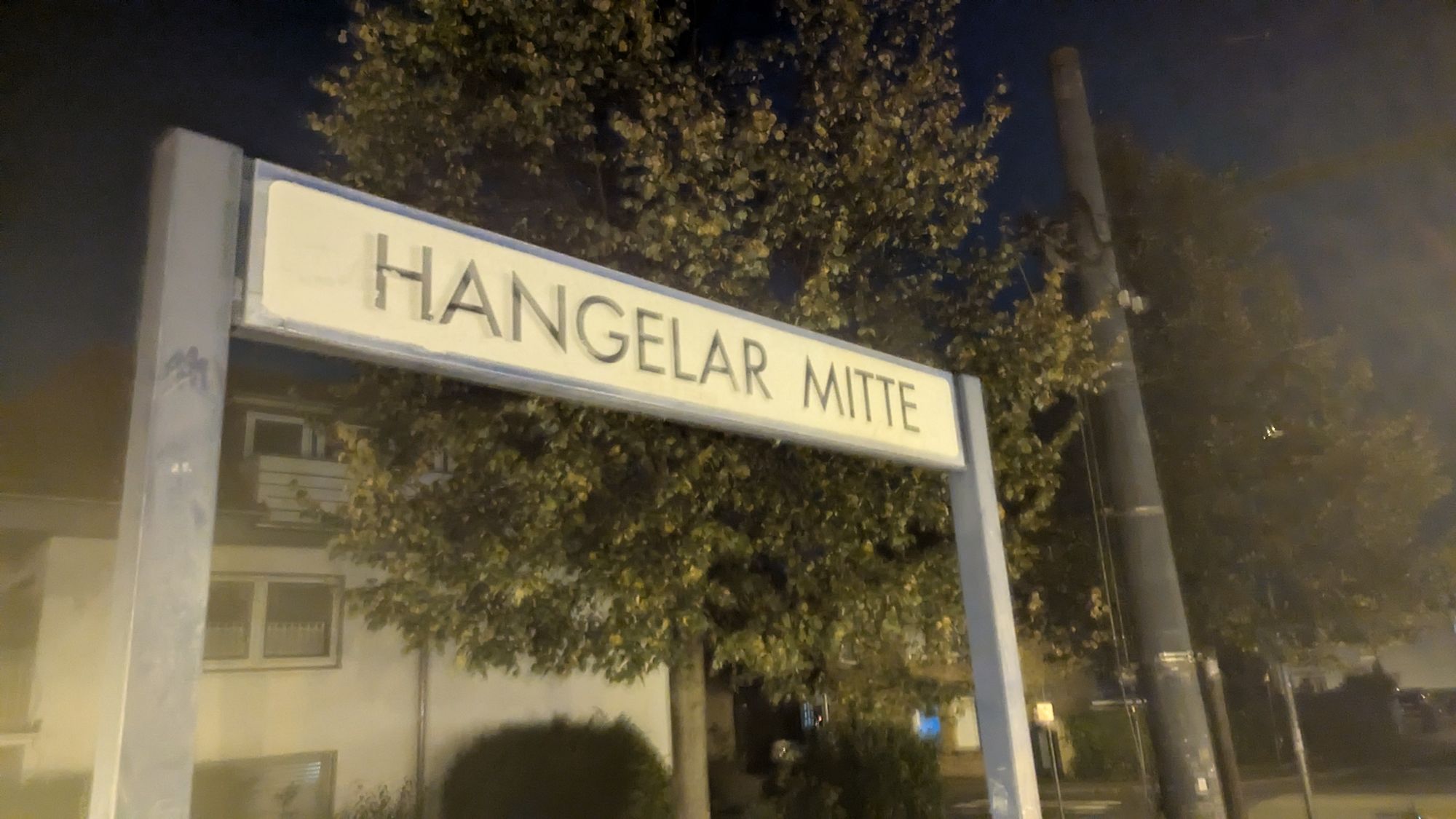 Haltestellenschild "Hangelar Mitte"