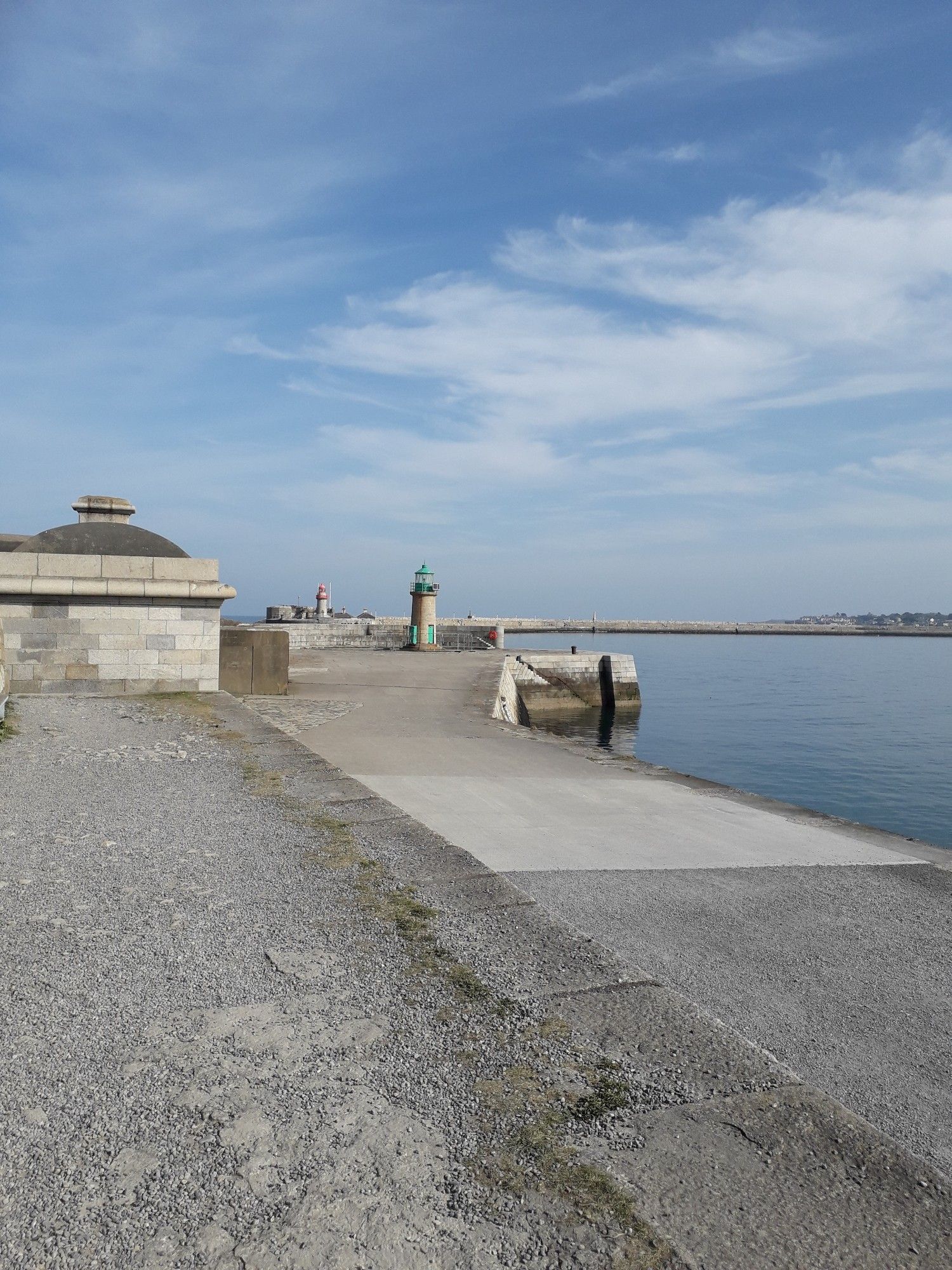 Photo of the green and red lighthouses on Dun Laoghaire piers lreland