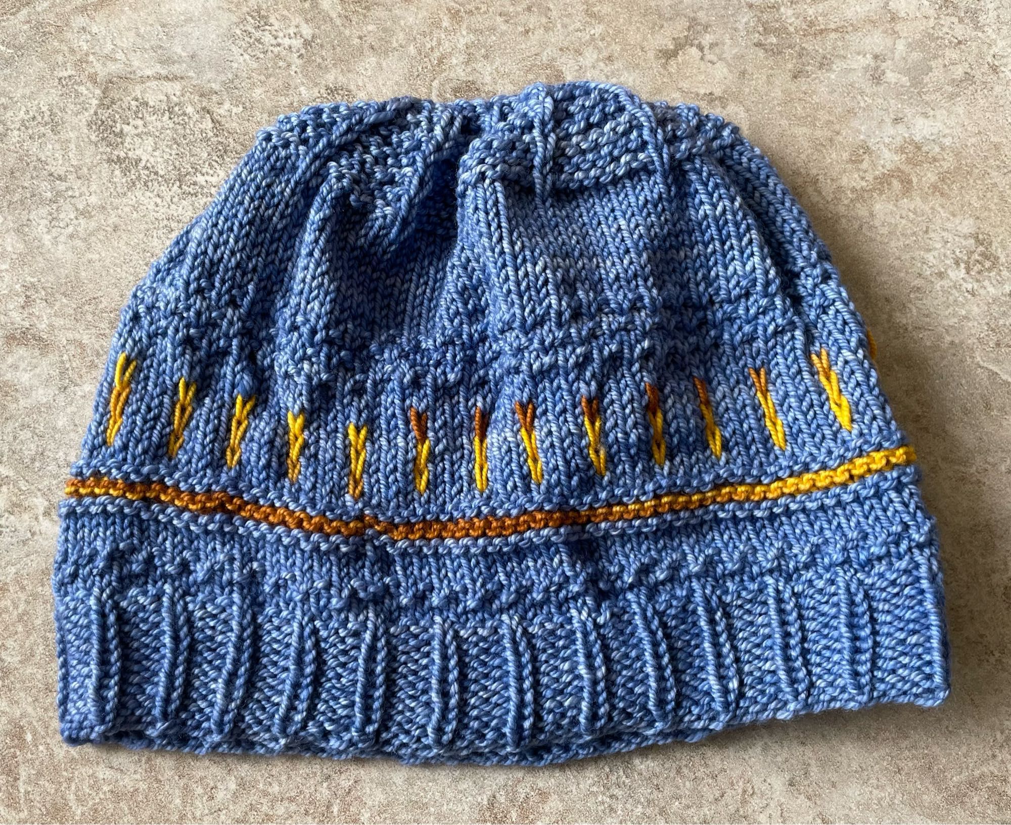 Har knit to support Ukraine in medium blue with gold accents