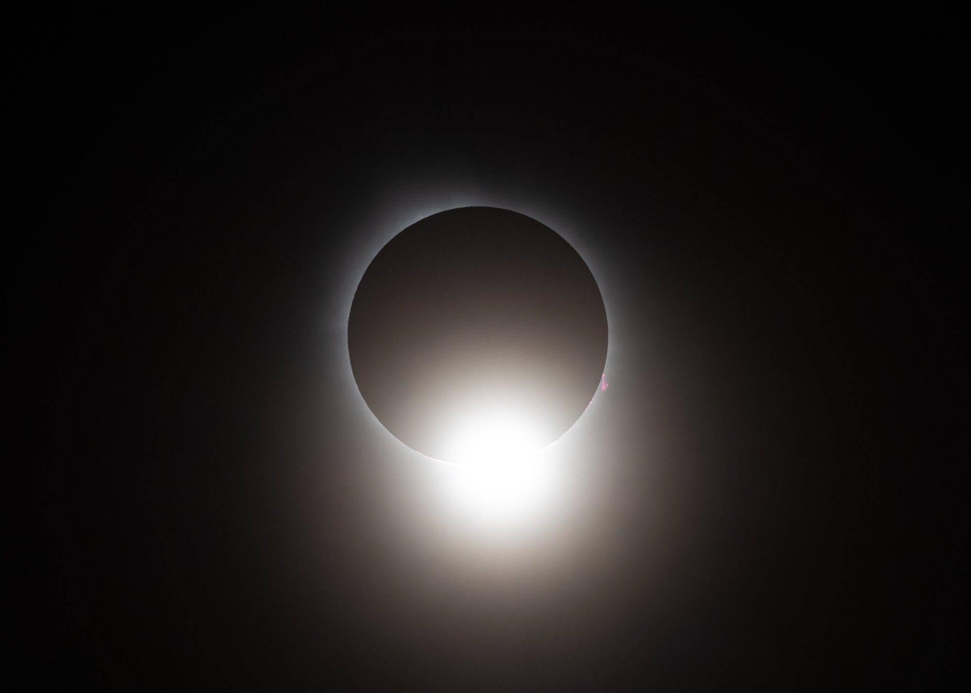 The diamond ring effect of the eclipse