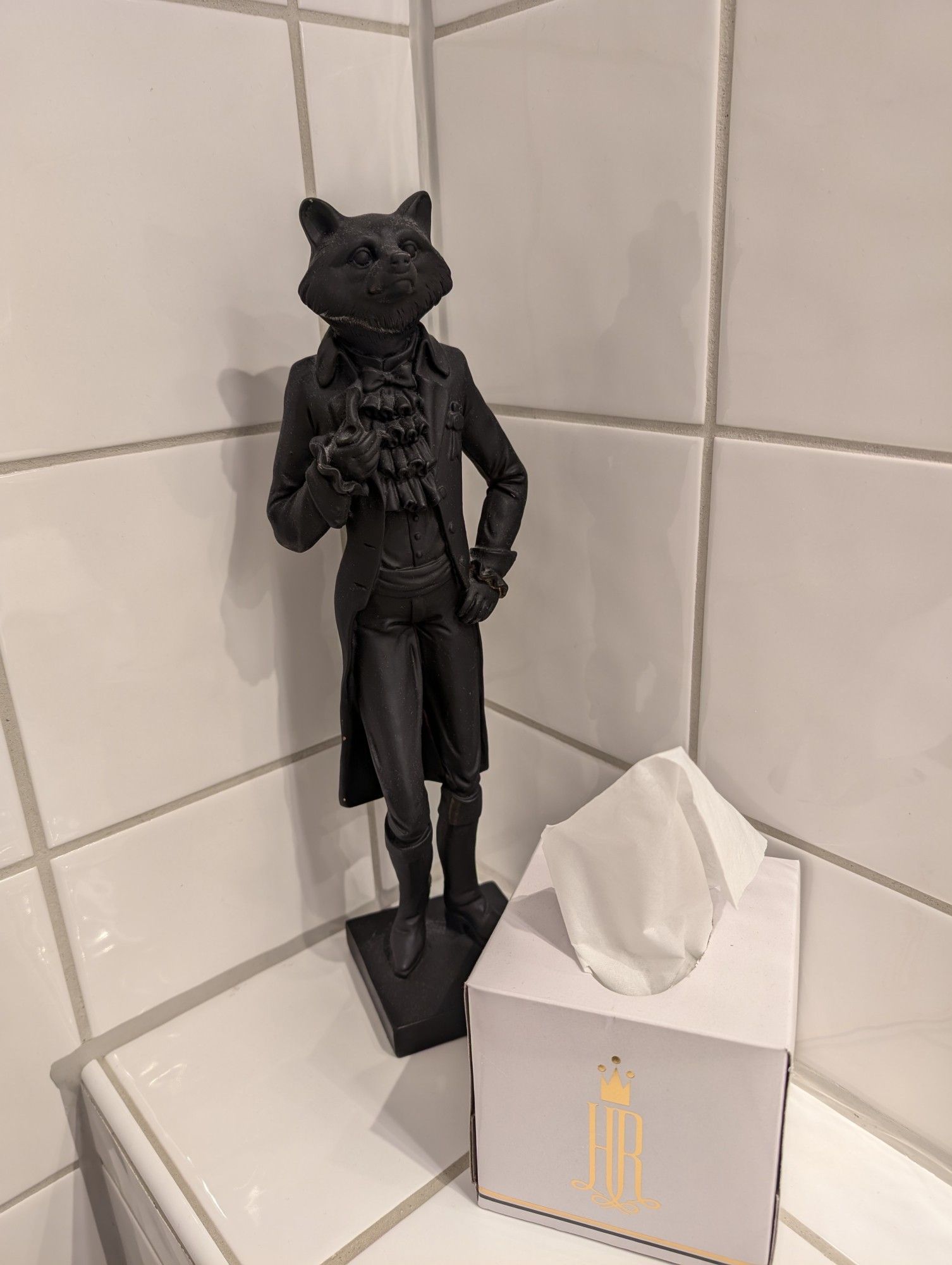 Statue of a jaunty anthropomorphised fox clutching a pipe