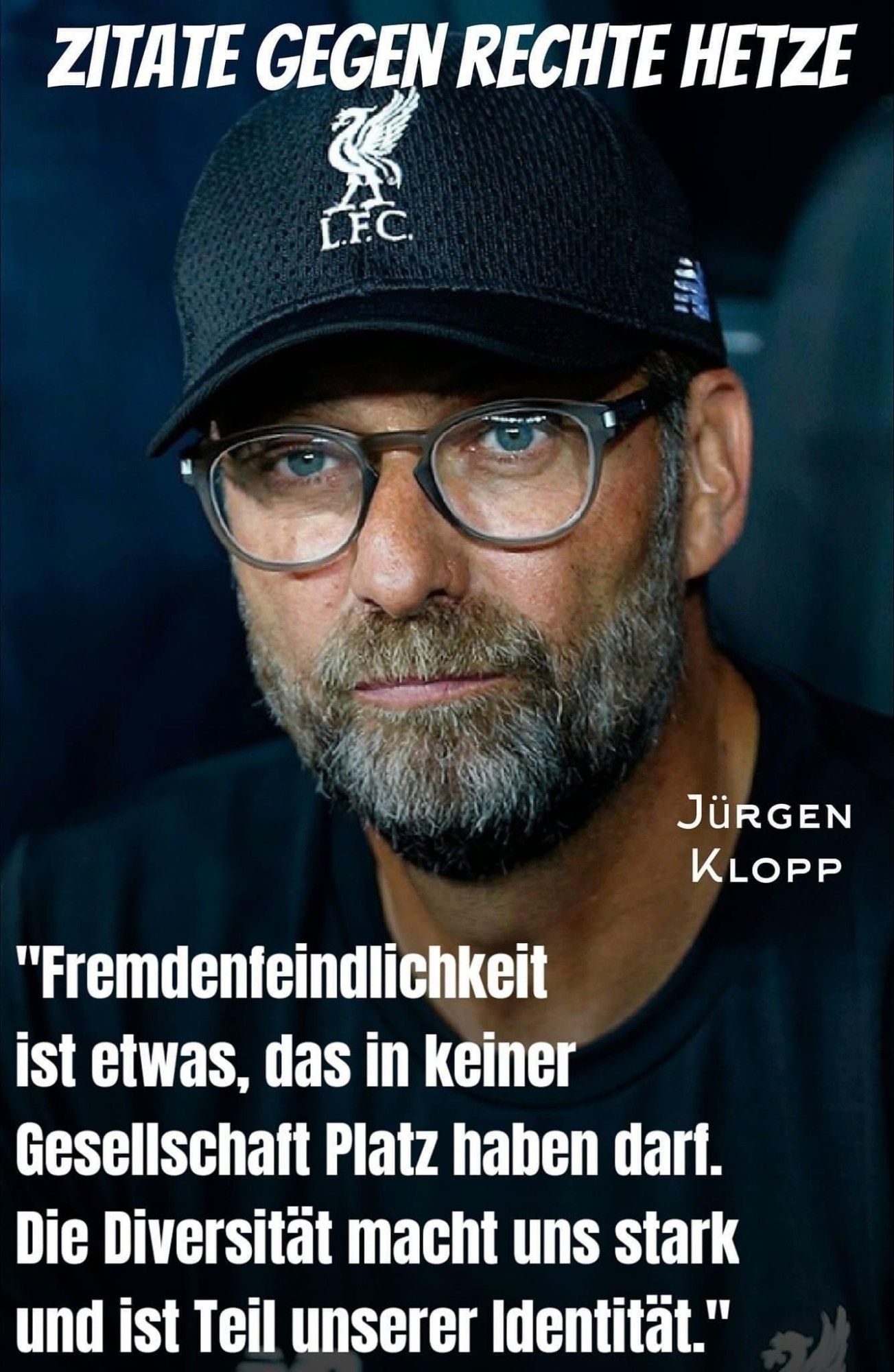 Ein Foto zeigt Jürgen Klopp mit dem Zitat:
Fremdenfeindlichkeit ist etwas, das in keiner Gesellschaft Platz haben darf. Die Diversität macht uns stark und ist Teil unserer Identität.