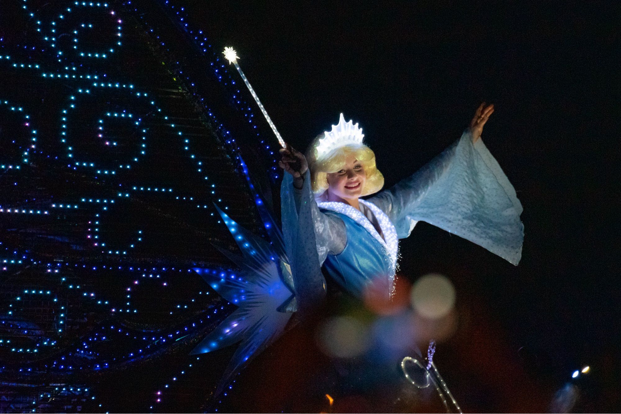 東京ディズニーランド・エレクトリカルパレード ドリームライツより、ブルーフェアリー。