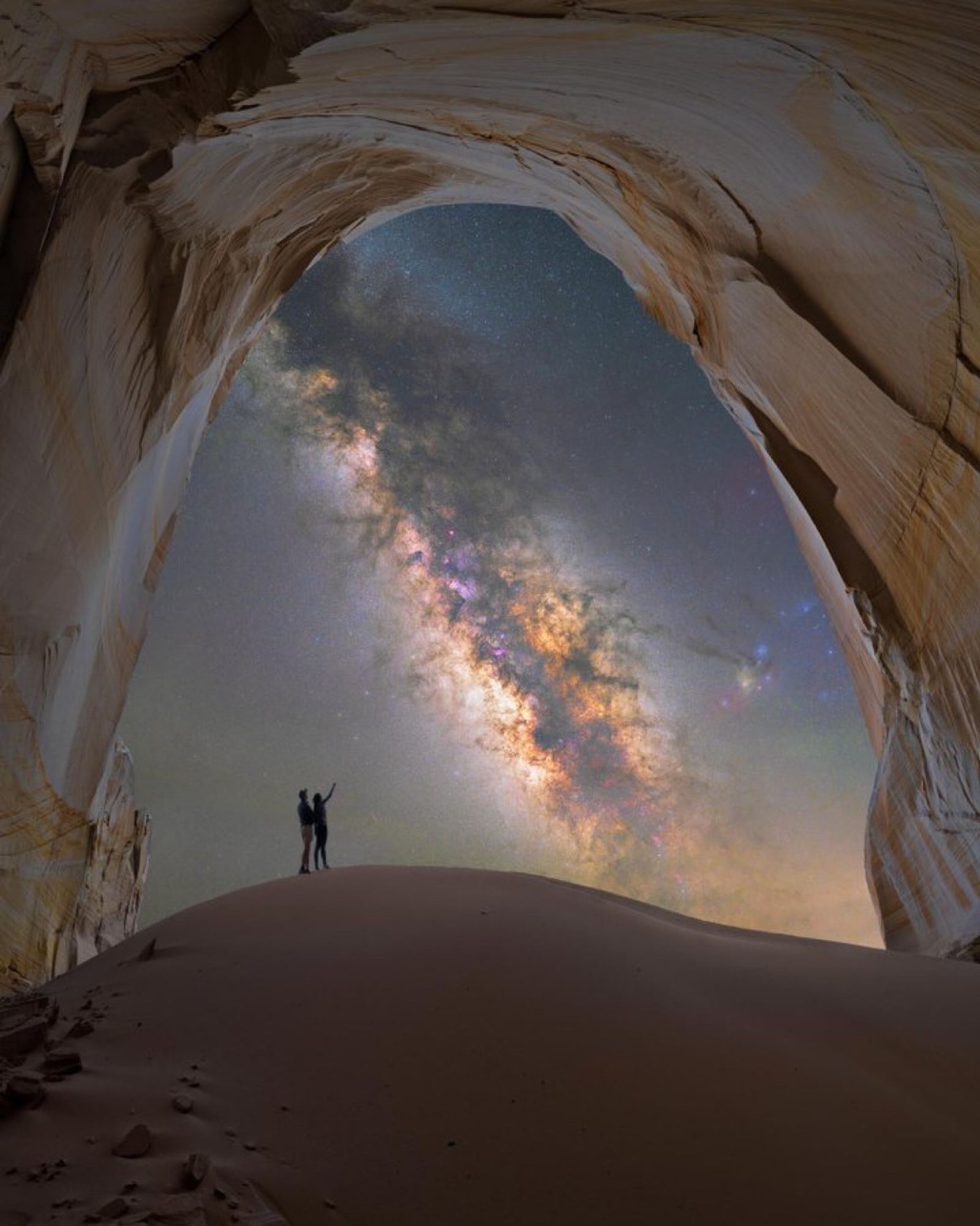 Das Grand Staircase-Escalante National Monument ist ein US-amerikanisches Naturschutzgebiet im Süden Utahs, vom Typ eines National Monuments. Es wurde im September 1996 durch Präsident Bill Clinton per Presidential Proclamation ausgerufen und wurde als erstes National Monument durch das Bureau of Land Management (BLM) verwaltet, eine Behörde unter dem Dach des US-Innenministeriums.