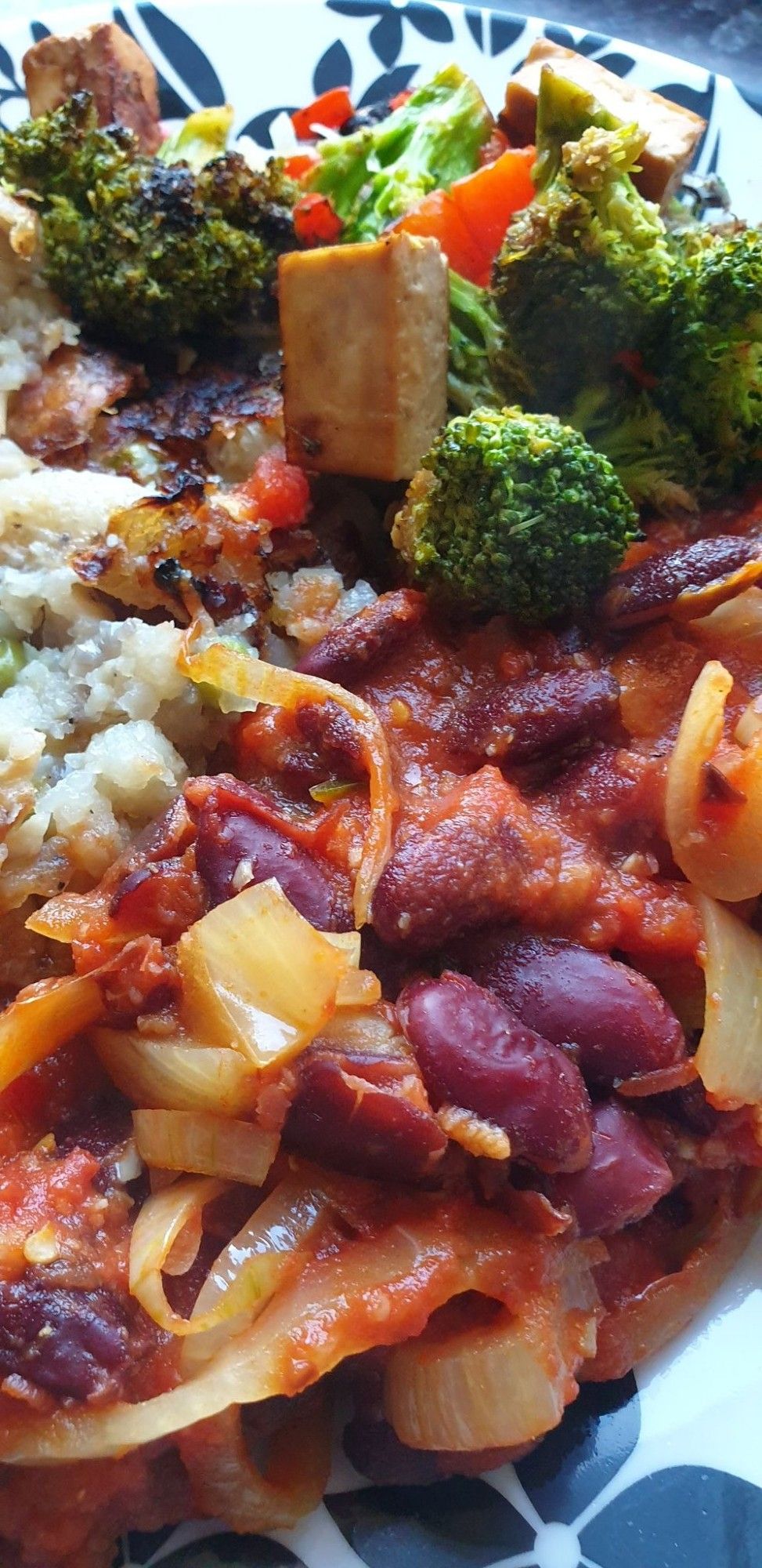 Bubble & Squeak; Chilli Beans; Stir fried tofu, red pepper & broccoli.