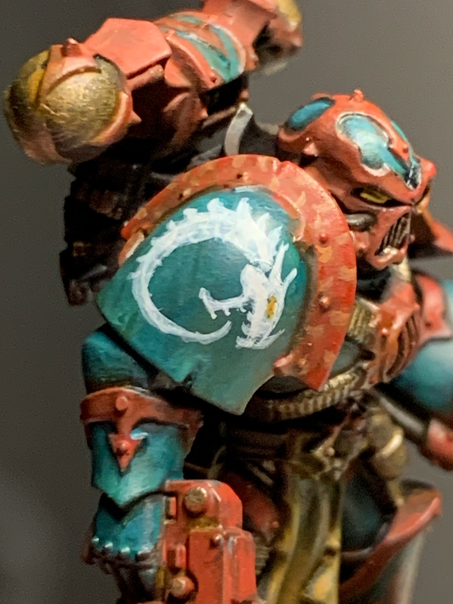 Chaos space marine shoulder pad freehand, it’s like a serpent thing