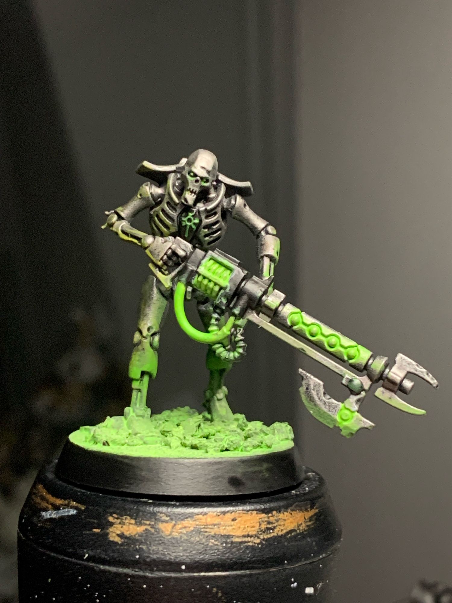 Necron warrior painted up in the Sautekh Dynasty colours