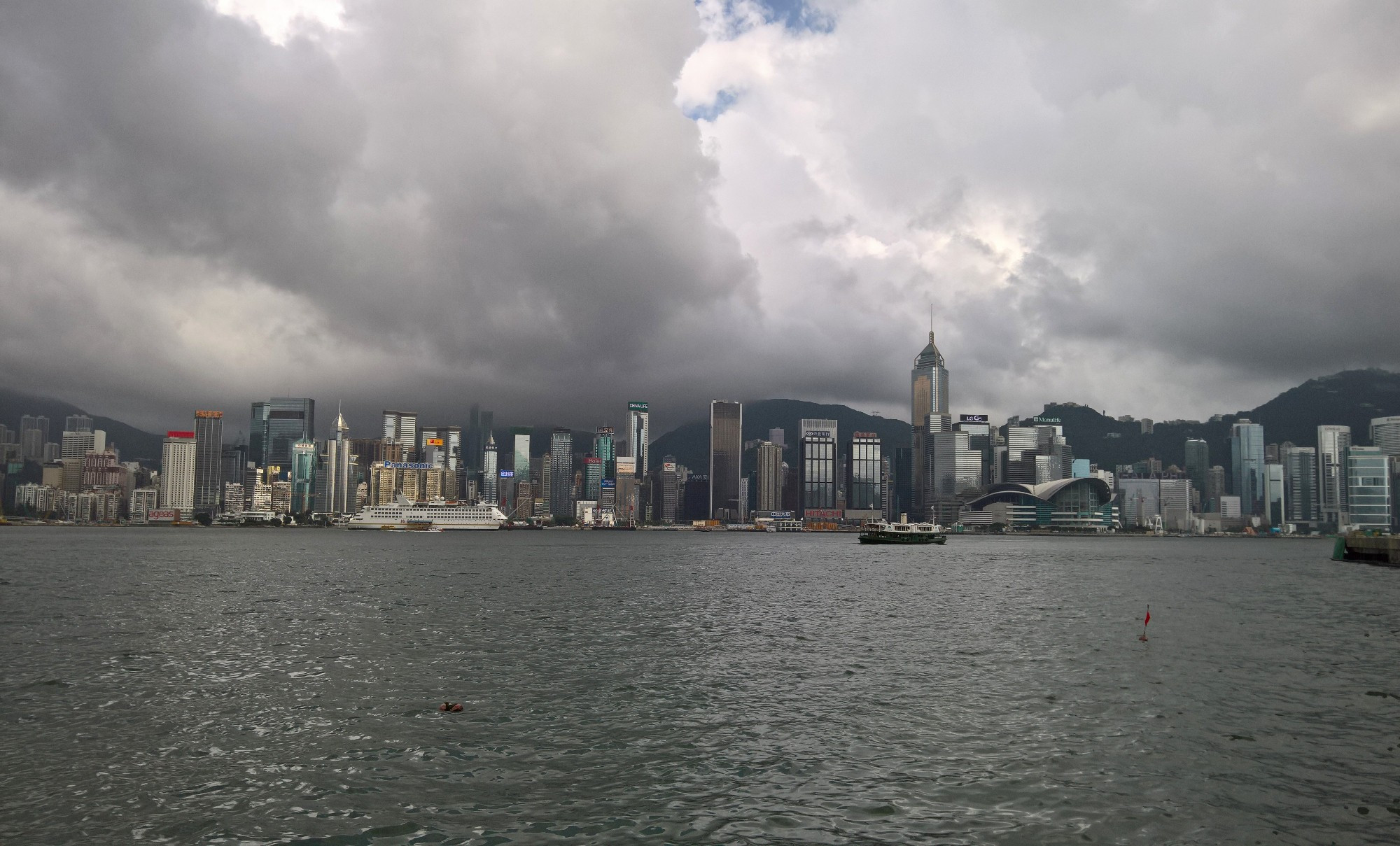 Skyline von Hongkong, bewölkt