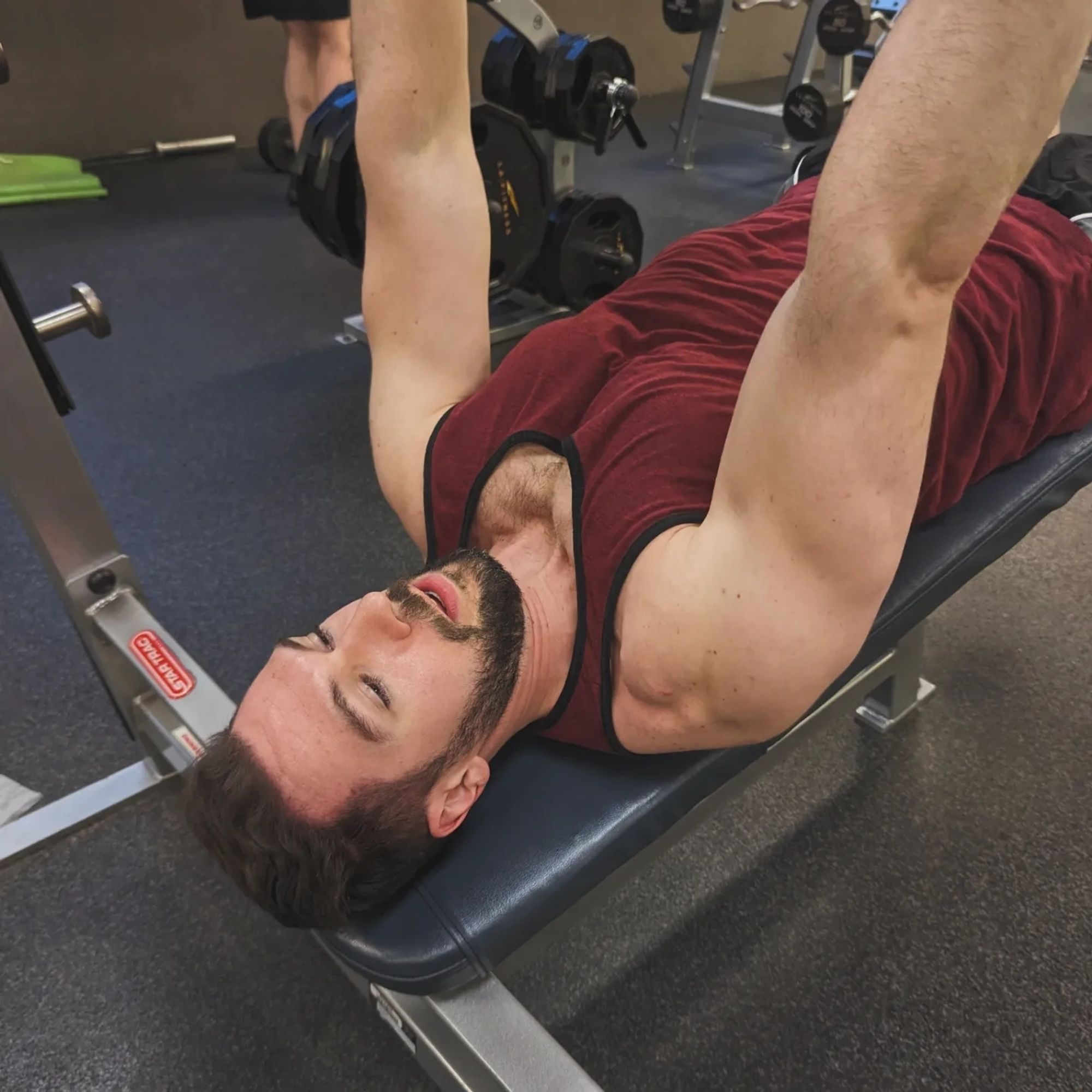 Man doing decline dumbbell chest press (he has big pecs, huge pump)