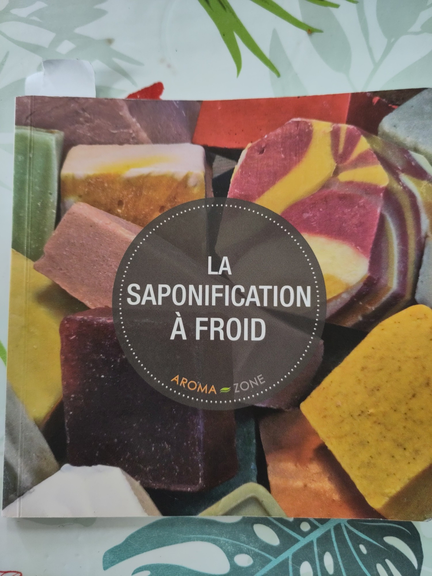 Livre de recette sur la saponification à froid des savons, par Aromazone.