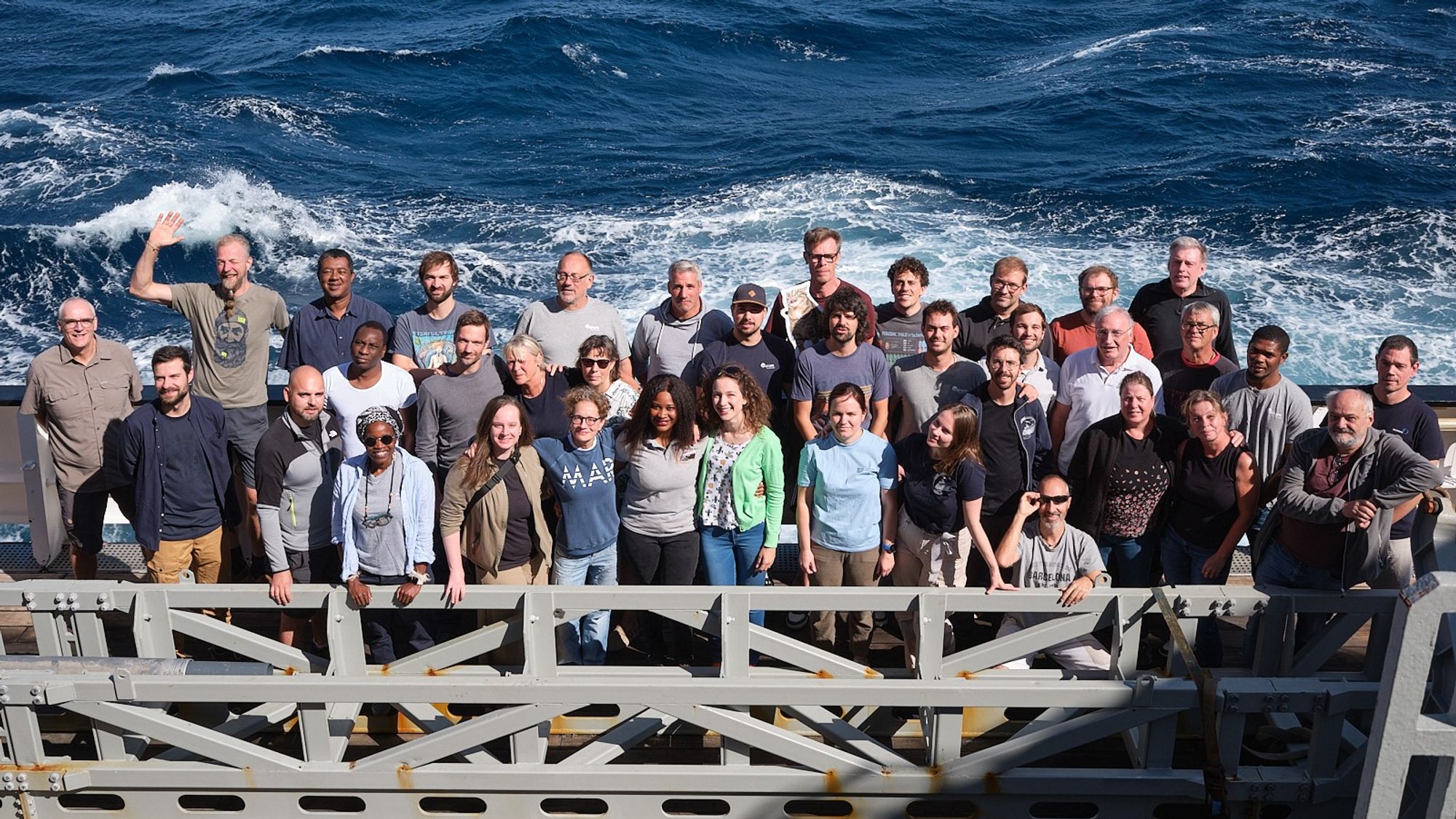 Gruppenfoto. Grüße vom wissenschaftlichen Team von SO306. Foto: MARUM – Zentrum für Marine Umweltwissenschaften, Universität Bremen