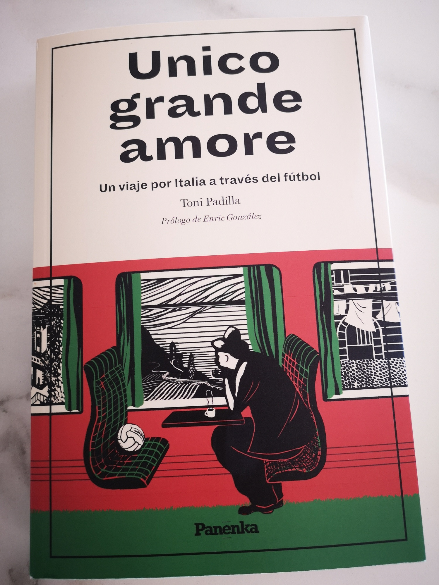 Portada del libro 'Unico grande amore', de Toni Padilla. 