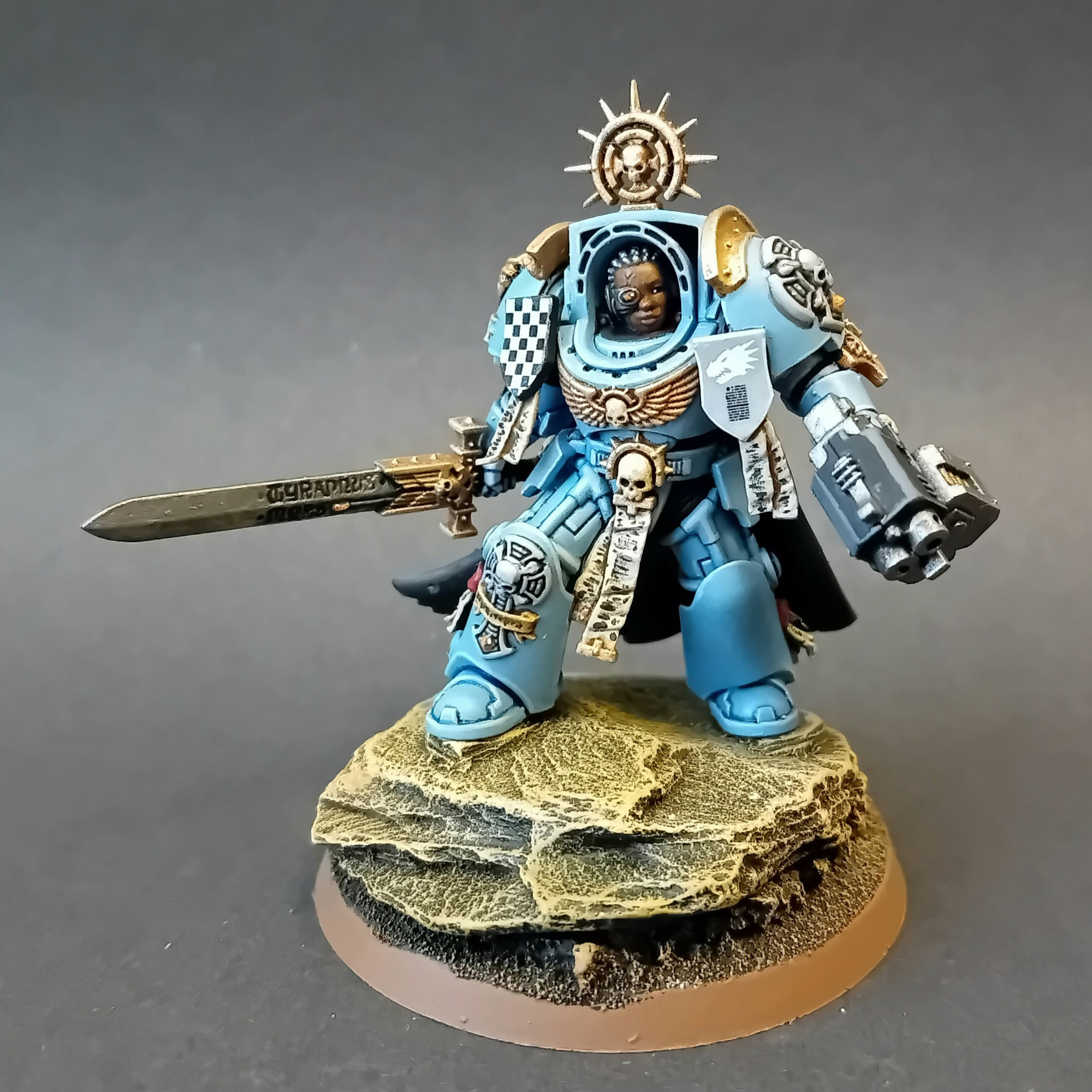 Female Space Marines, Azure Raptors Terminator Captain.
Front view. Sword, Storm Bolter, and shields with honour markungs and purity seals.