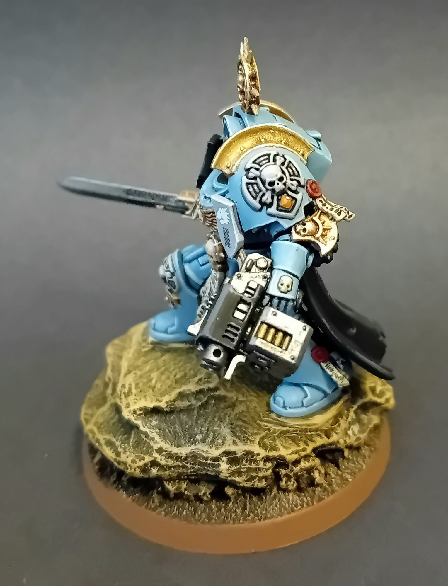 Female Space Marines, Azure Raptors Terminator Captain.
Left side view. Shoulder pad with ornate details.