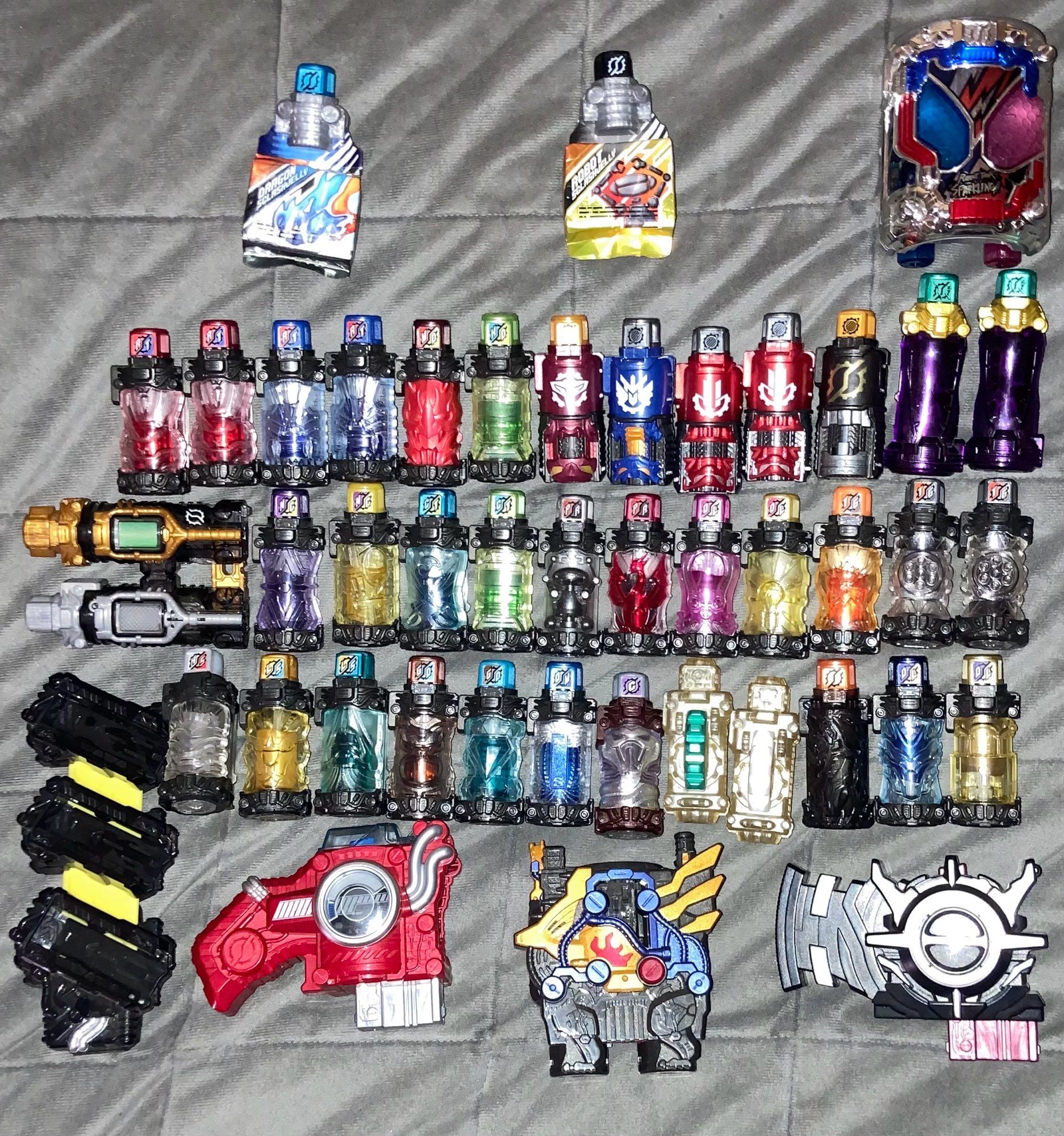 Kamen Rider Build Fullbottles, Sclash Jellies, Hazard Trigger, Evol Trigger, Fullbottle holder, and Cross-Z Dragon