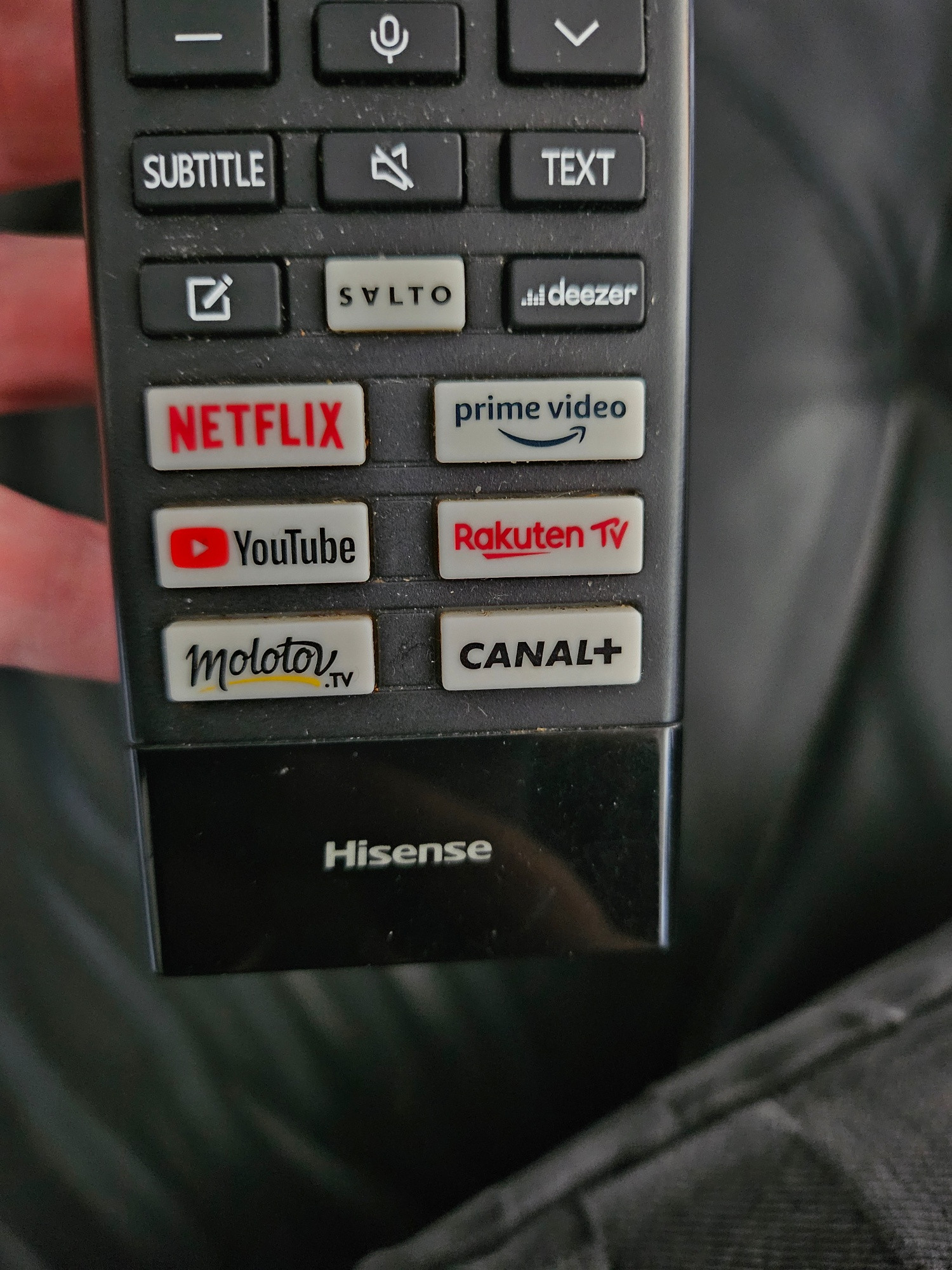 Photo d'une télécommande avec une touche Salto dédiée 