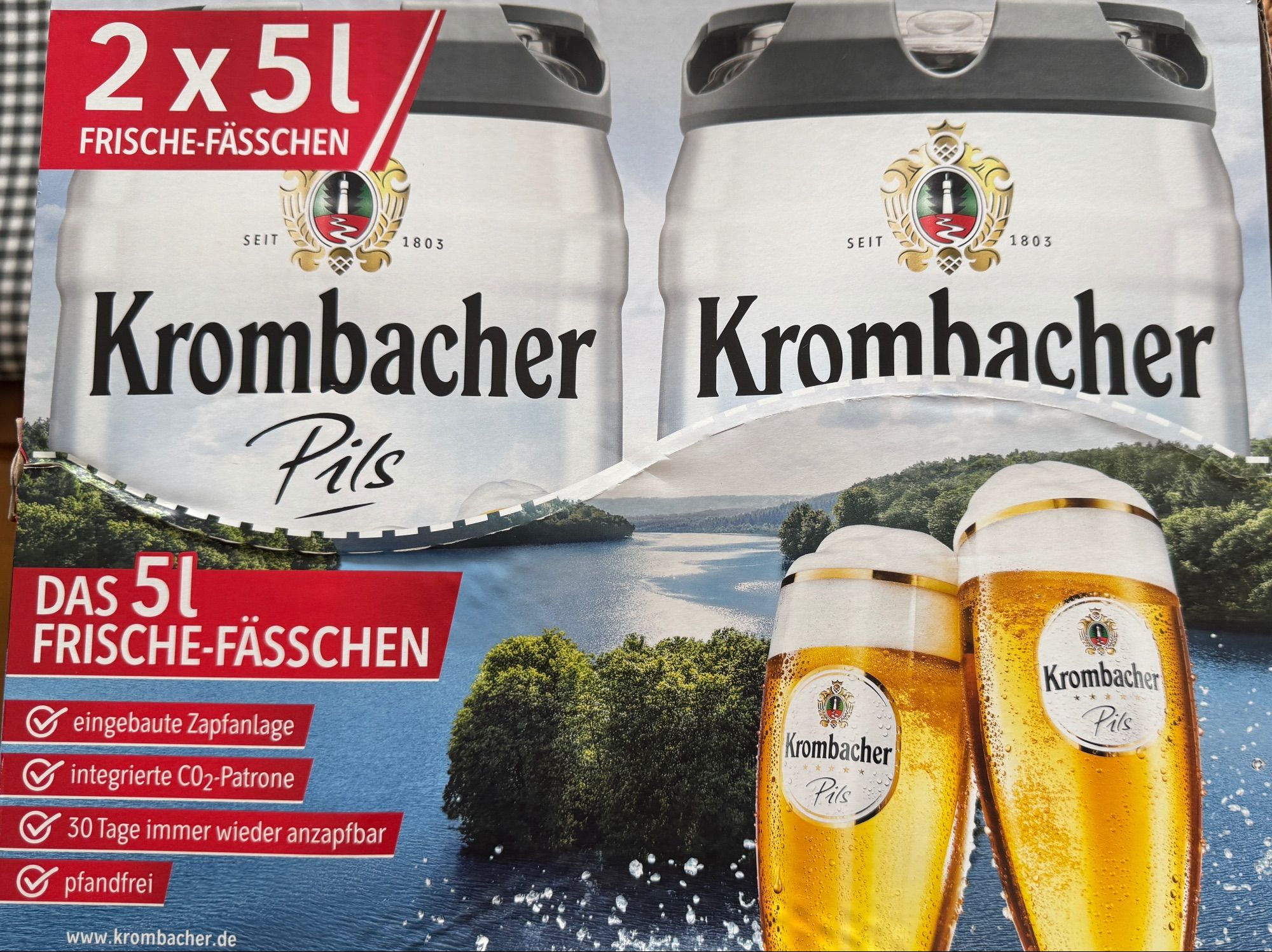 Verpackung von zwei 5l Frische-Fässvhen Krombacher Pils