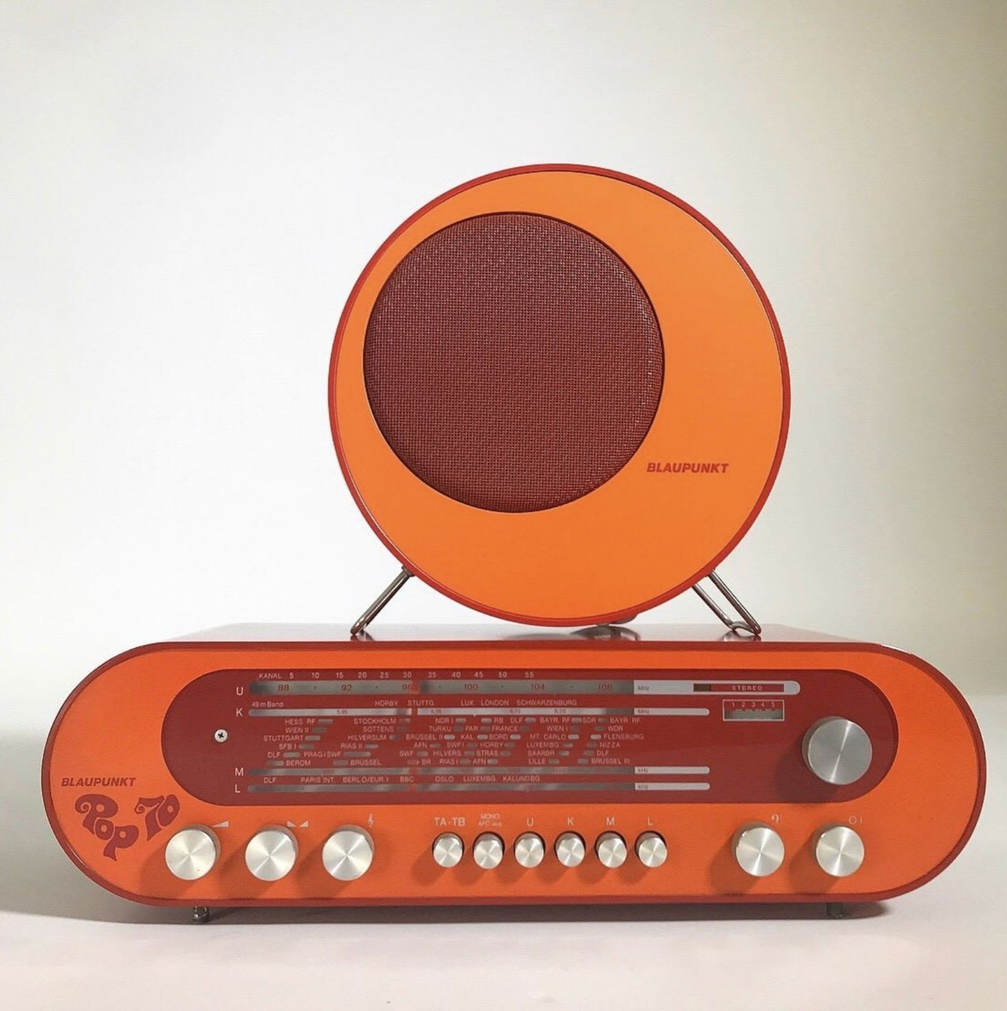 Hans Vagt and Peter Bannert, Radio set "Pop 70", 1969. Wood, plastic, metal, manufactured by: Blaupunkt, Hildesheim, Germany (1969-1976)

rounded orange and brown radio with round speakers