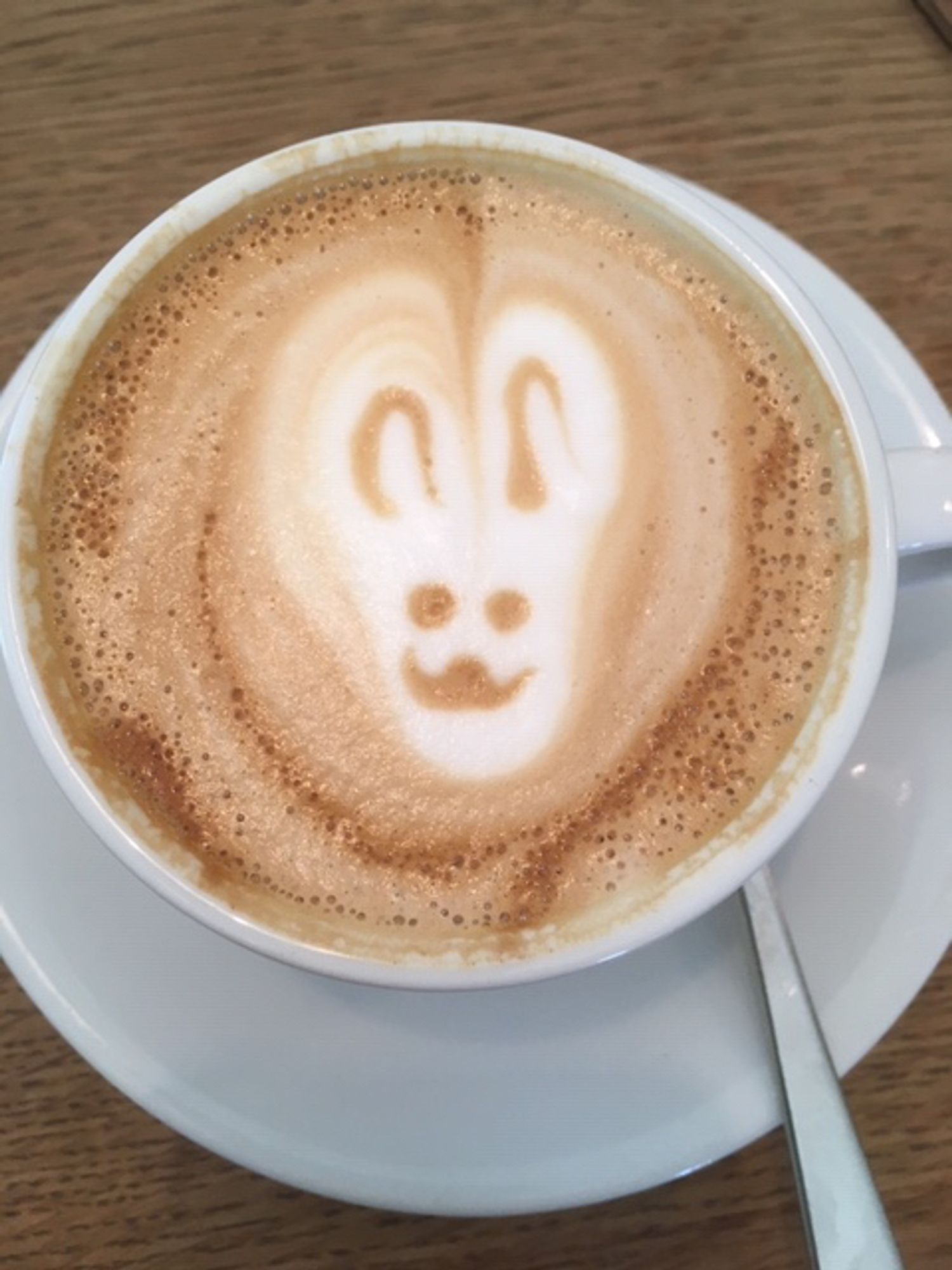 Cappuccino mit Hasengesicht aus Hafermilchschaum :-)