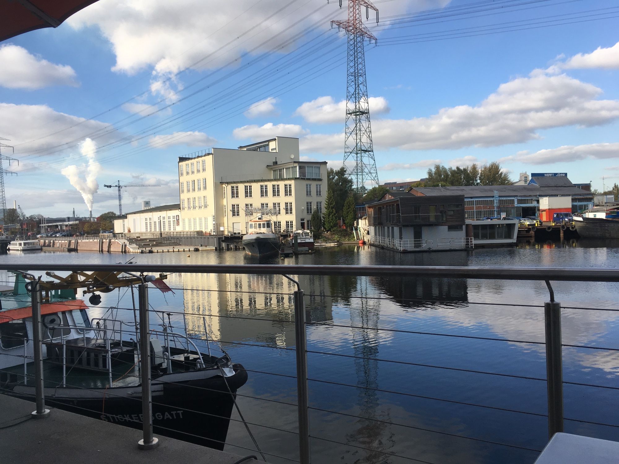 Schiffe und Elbe, Binnenhafen Harburg