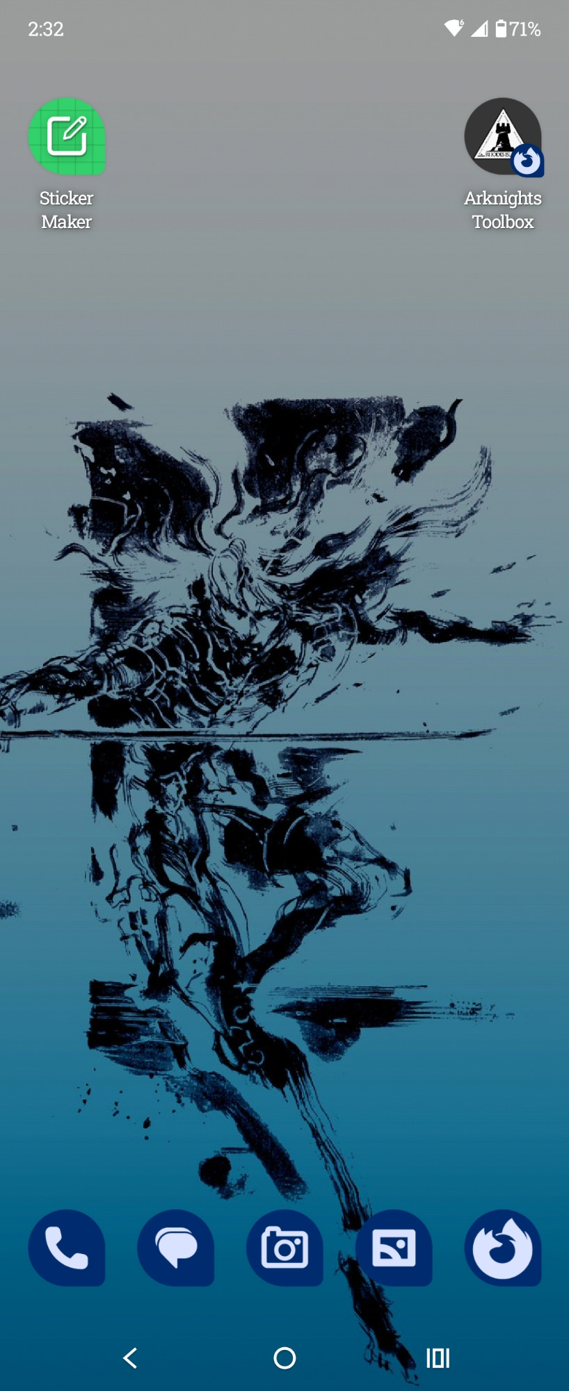 My main screen, with only 2 unimportant apps on screen to make room to showcase  the wallpaper: art of Raiden from Metal Gear Solid 2 by series artist Yoji Shinkawa set against a blue gradient.

Part of Twitter user Nitroid's series of MG-themed phone wallpapers. You can find this specific one here: https://twitter.com/Nitroid/status/1828510070633832564