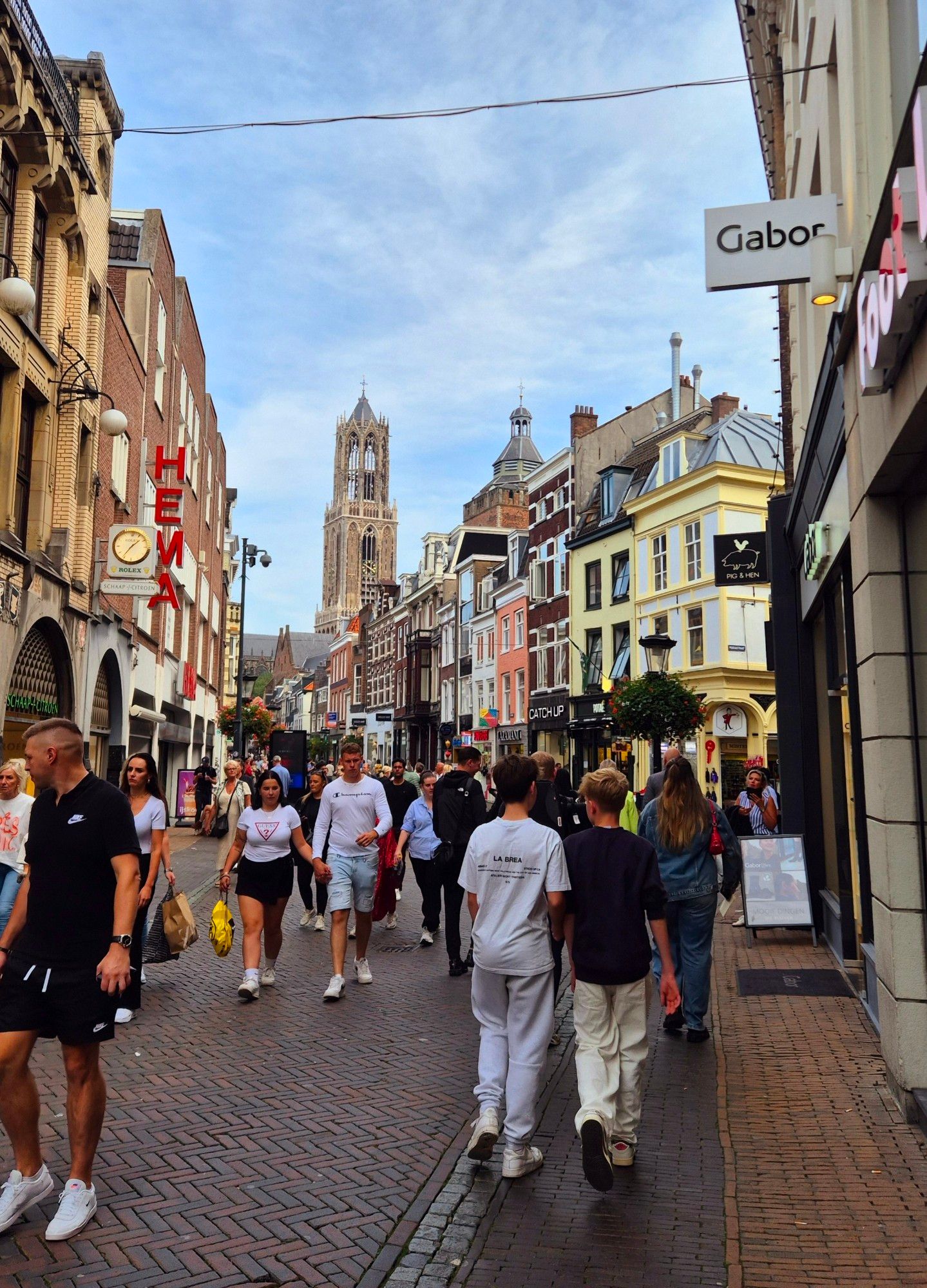 Photo of the shopping area in the center of Utrecht. No room for cars, but very busy with shoppers.