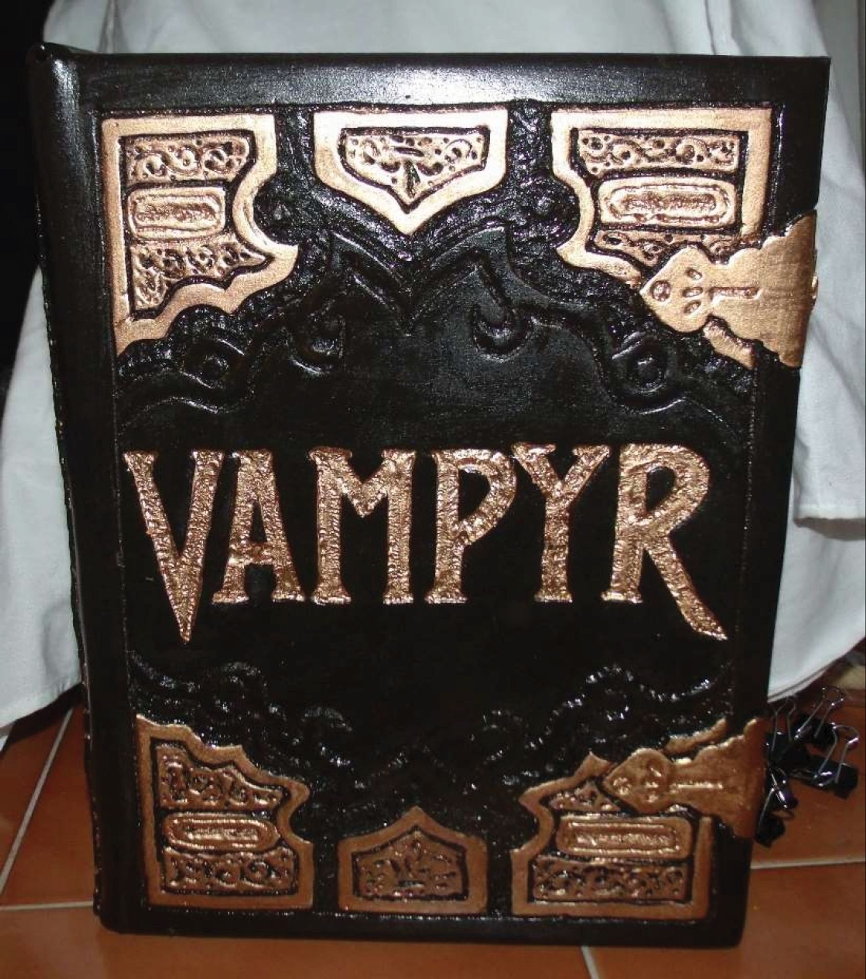 Vampyr book box cosplay accessory