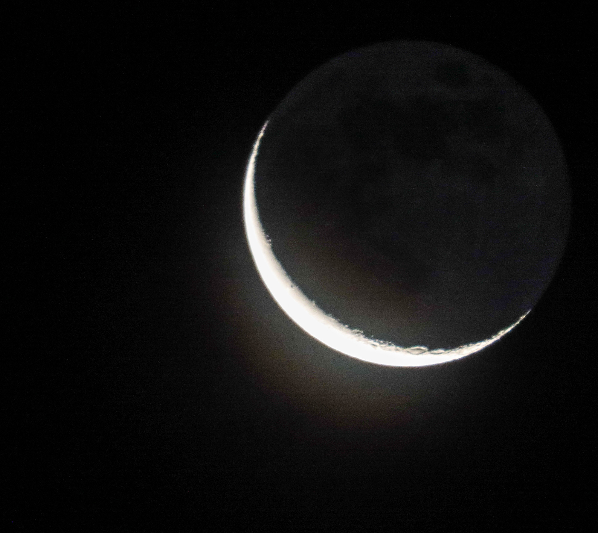 Crescent Moon in darkness, overexposed to see the Earthlight reflecting off the shaded portion