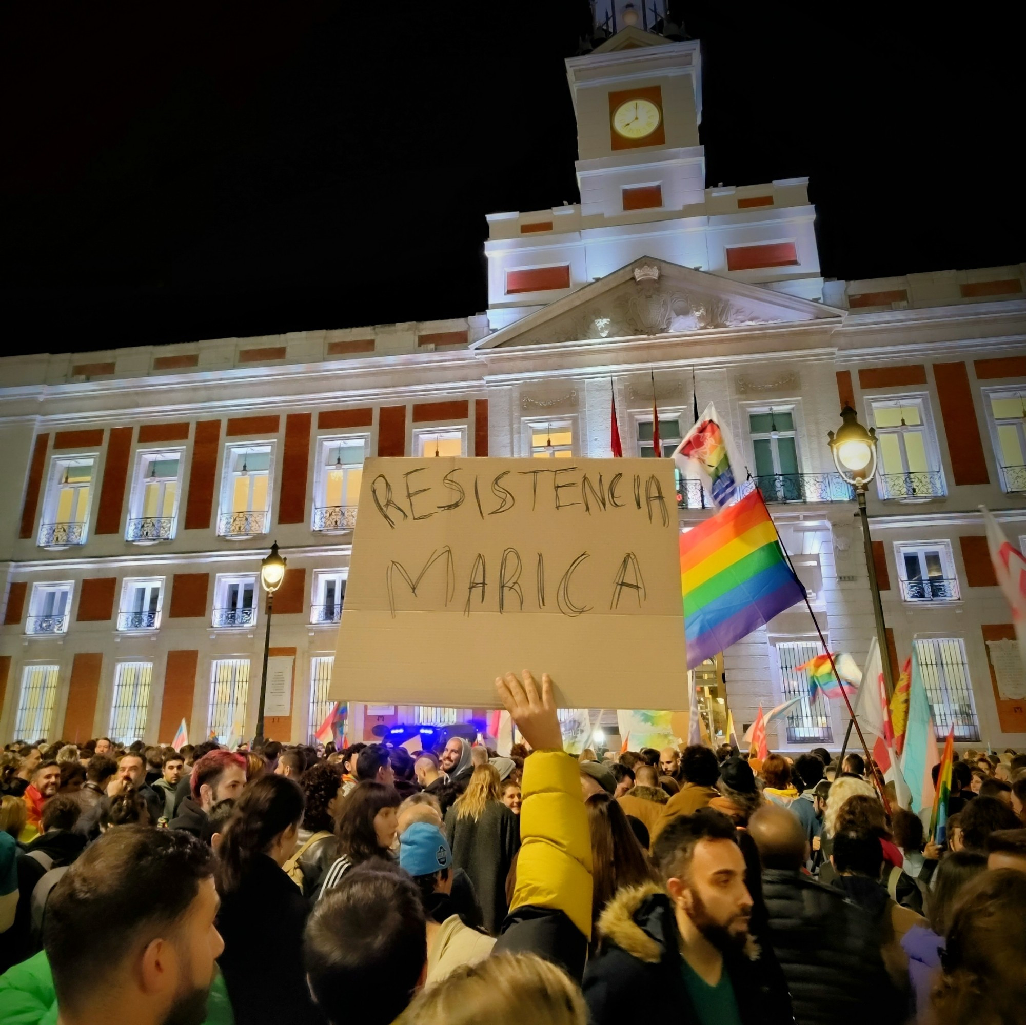 Manifestación en la Puerta del Sol contra el recorte de derechos LGTBI por parte de de la Comunidad de Madrid