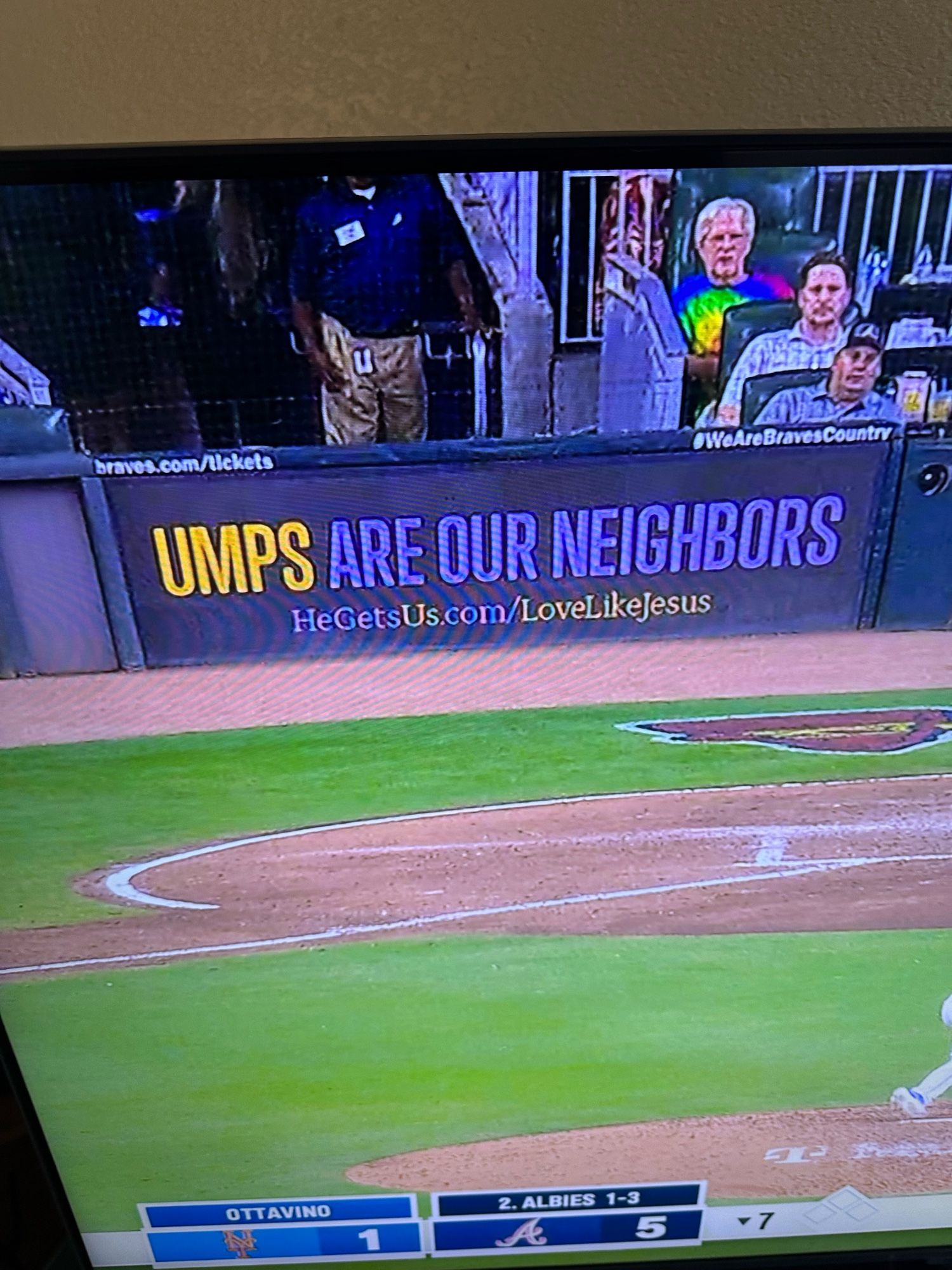 UMPS ARE OUR NEIGHBORS
HeGetsUs.com/LoveLikeJesus