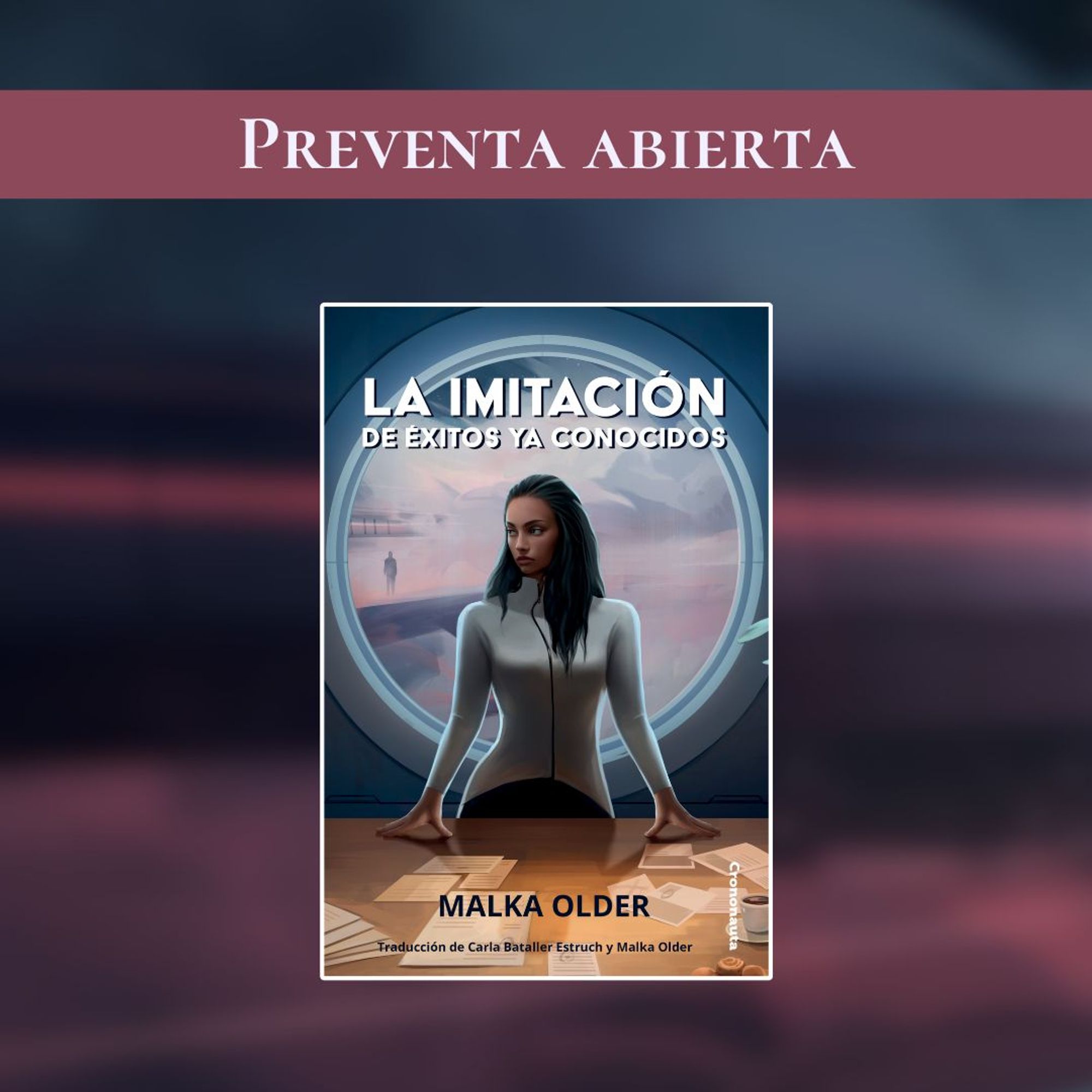 Arriba del todo pone "Preventa abierta".

Debajo está la imagen de la portada de un libro. A continuación descripción de la misma: Una mujer de piel oscura y cabello largo se yergue ante una mesa llena de papeles, una taza de té y unos pastelitos. Su expresión es seria y pensativa. Tras ella se abre una ventana circular tras la que circulan nubes de tormenta y, entre ellas, la silueta de un hombre se dibuja sobre una plataforma mientras una especie de tren se desplaza tras él.