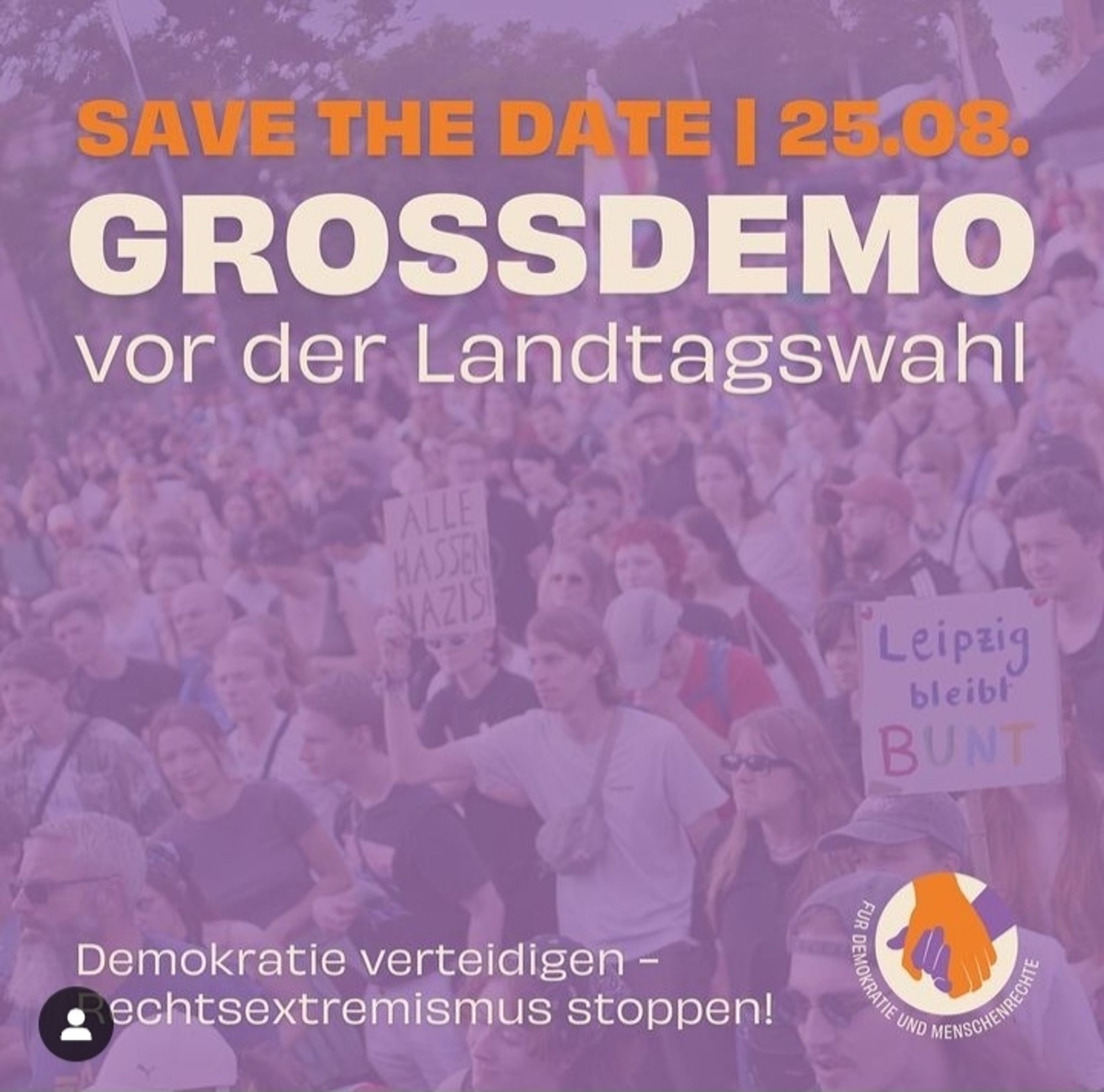 Screenshot handinhandleipzig.de 
Save the date | 25.08.
GROSSDEMO
Vor der Landtagswahl 

Demokratie verteidigen - Rechtsextremismus stoppen