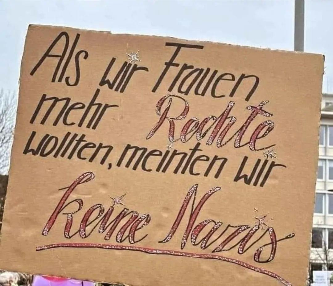 Transparent als wir Frauen mehr Rechte wollten meinten wir keine Nazis