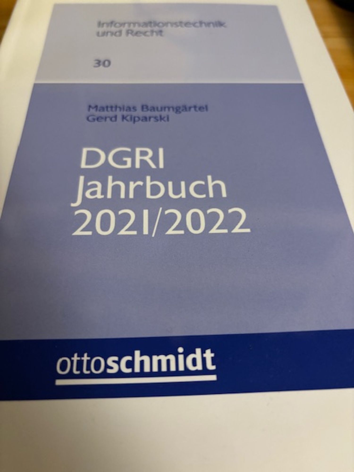 Cover des "DGRI Jahrbuch 2021/2022"