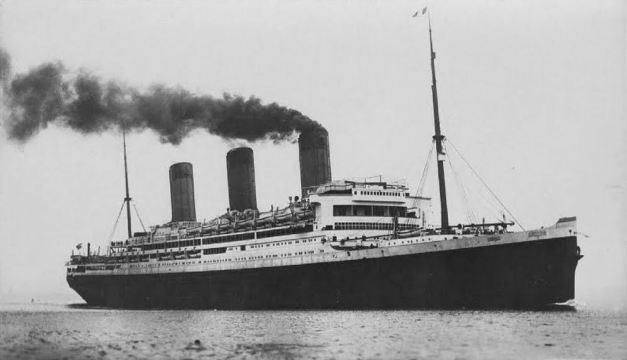 SS Bismarck (später RMS Majestic), fertiggestellt erst 1922 und als Reparation an die Briten abgegeben. Bis 1935 der größte Oceanliner der Welt. Deutlich hübscher als die heutigen Kreuzfahrtschiffe.