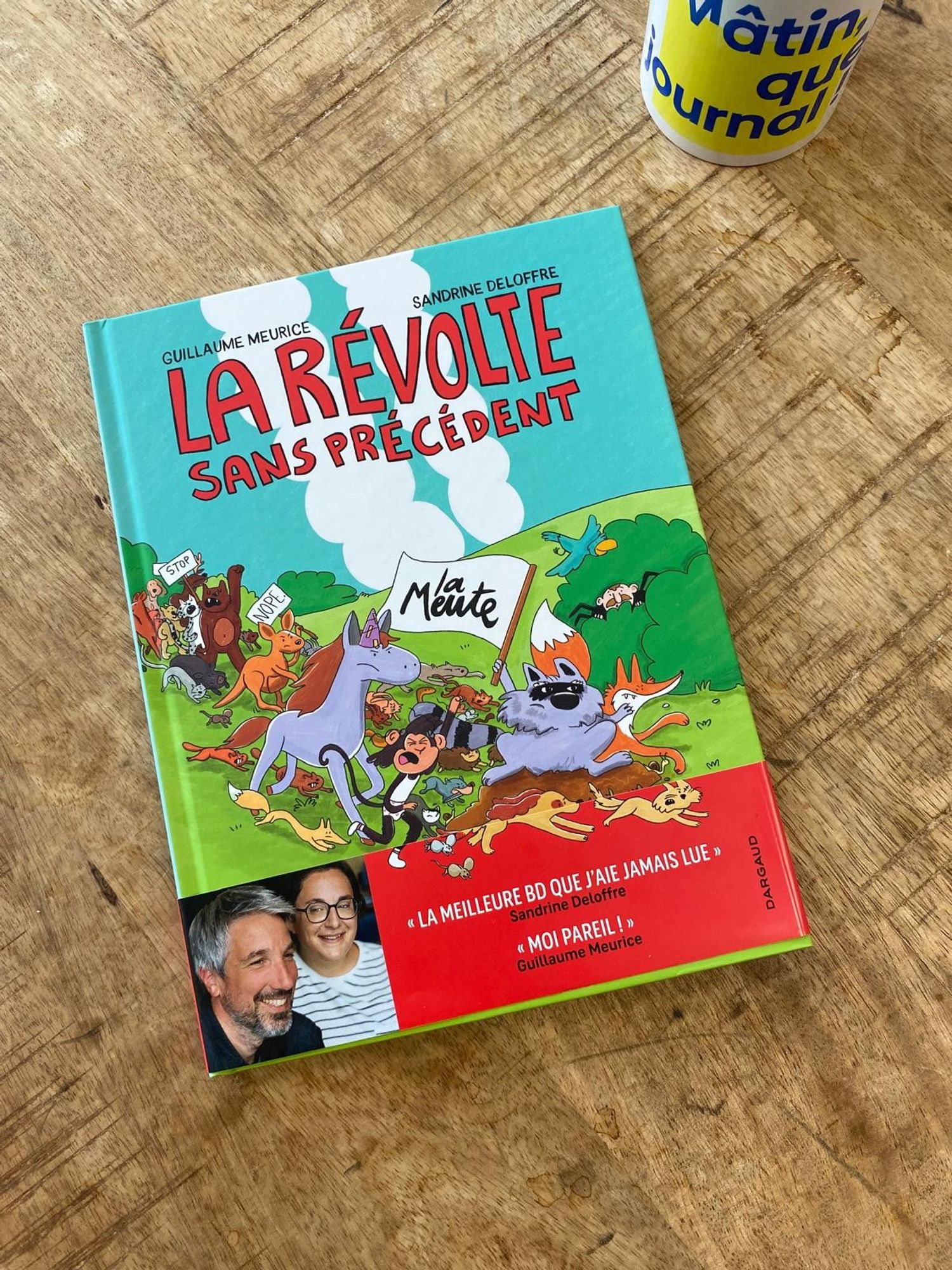 Couverture de l'album LA RÉVOLTE SANS PRÉCÉDENT aux éditions DARGAUD.